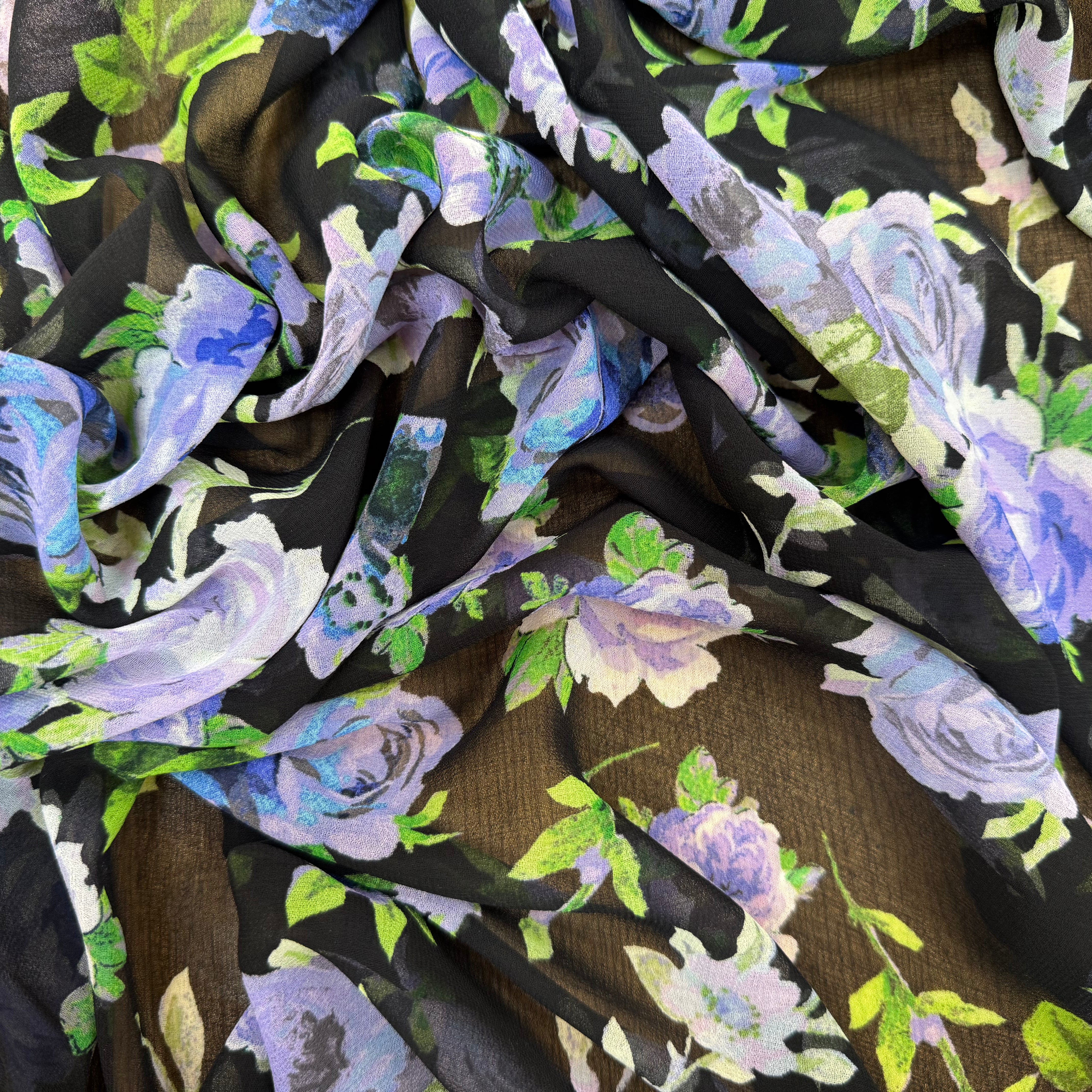 CREPE GEORGETTE FOND NOIR MOTIFS FLEURS VIOLET - My Little Coupon