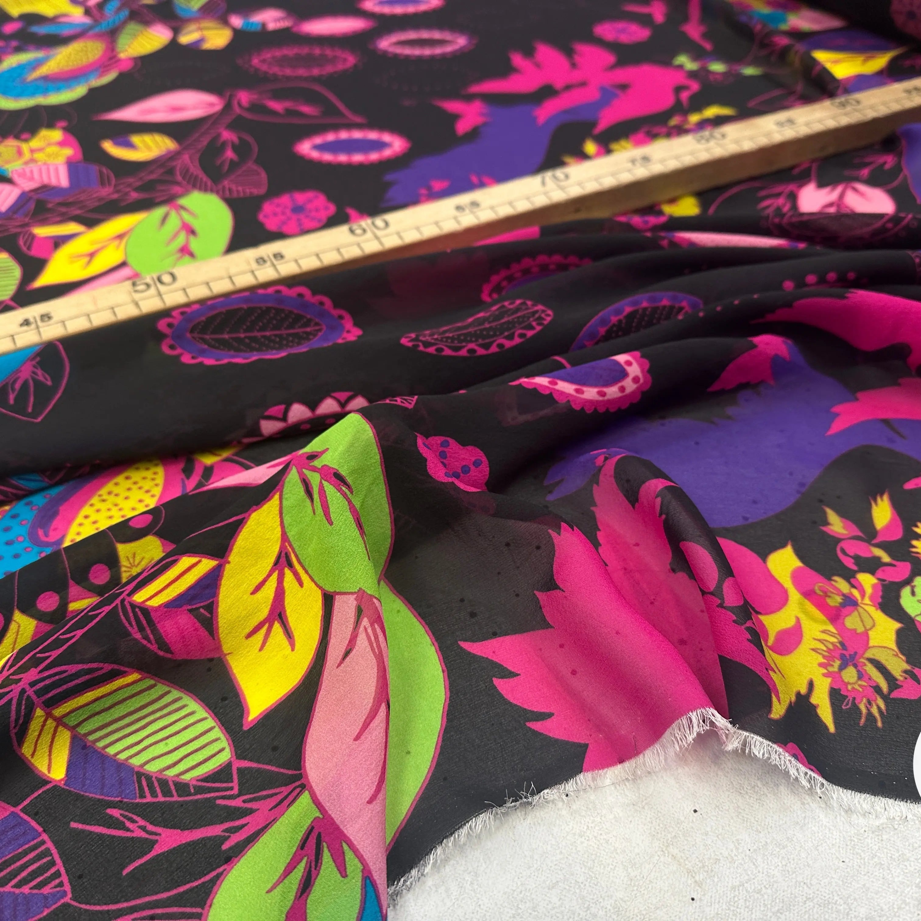 CREPE GEORGETTE SOIE FIORI PSICHEDELICI SU SFONDO NERO MLC INTERN