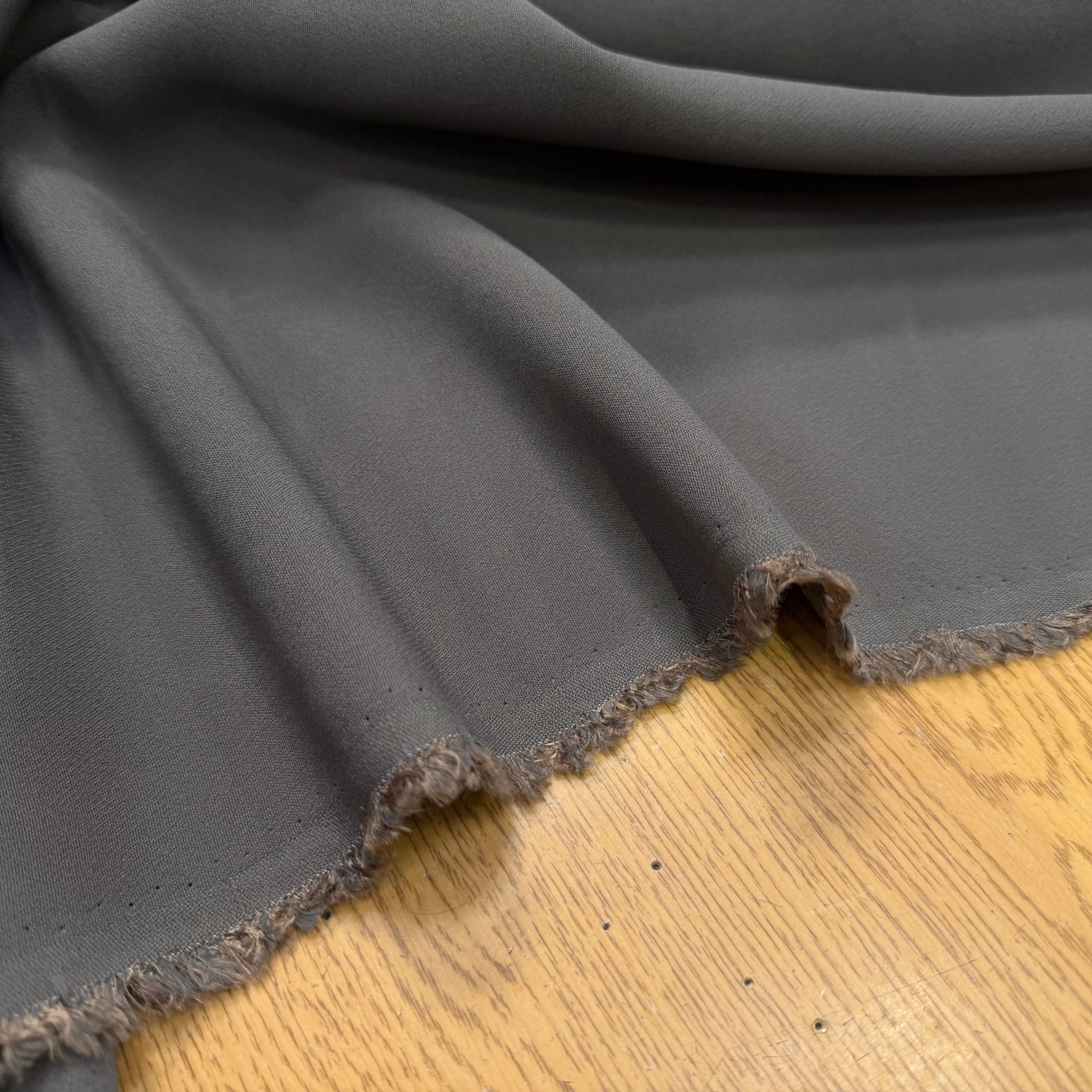 CREPE HUITRE FONCÉ POLYVISOSE BELLE TENUE - My Little Coupon