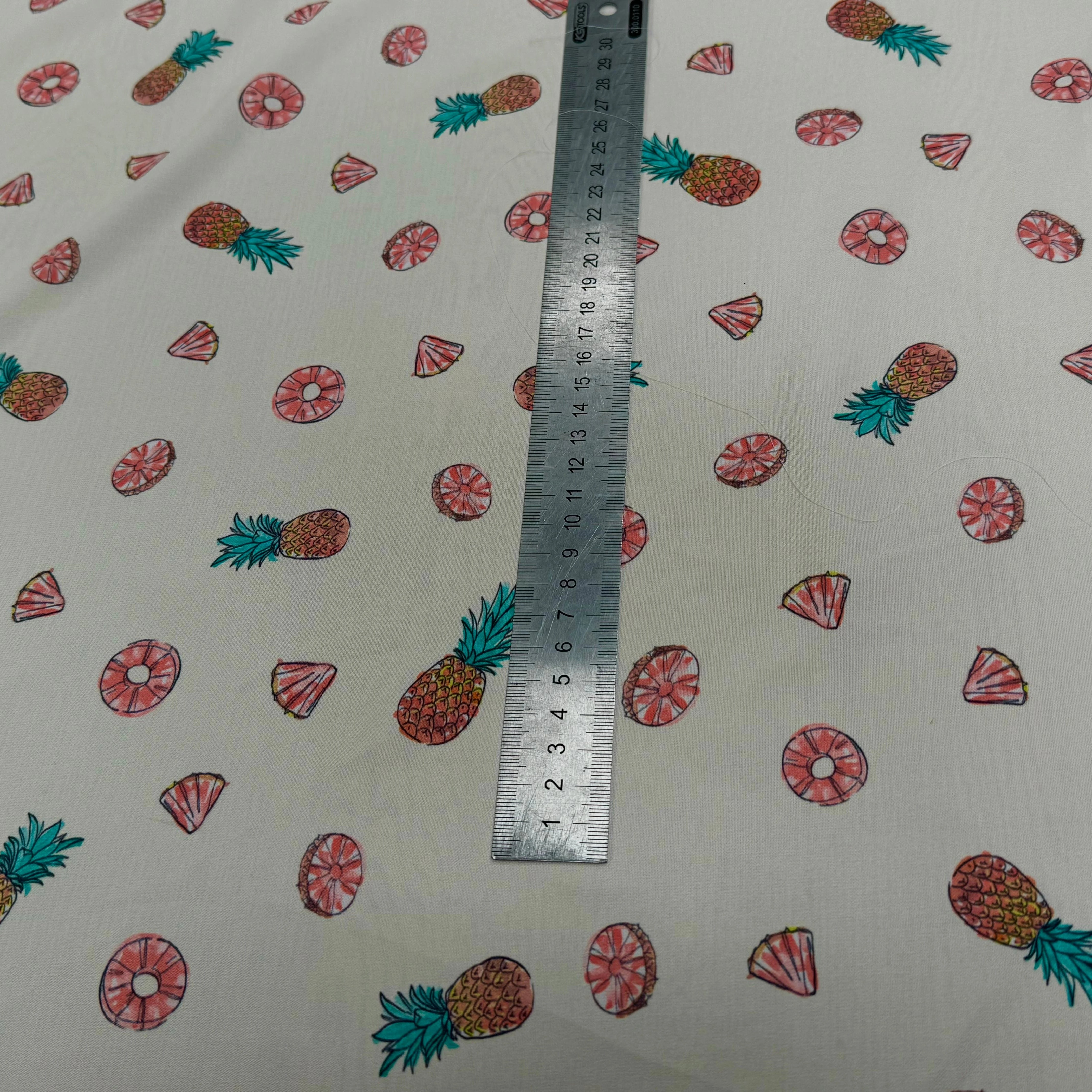 CREPE IMPRIMÉ ANANAS FLUIDE FOND ÉCRU - My Little Coupon