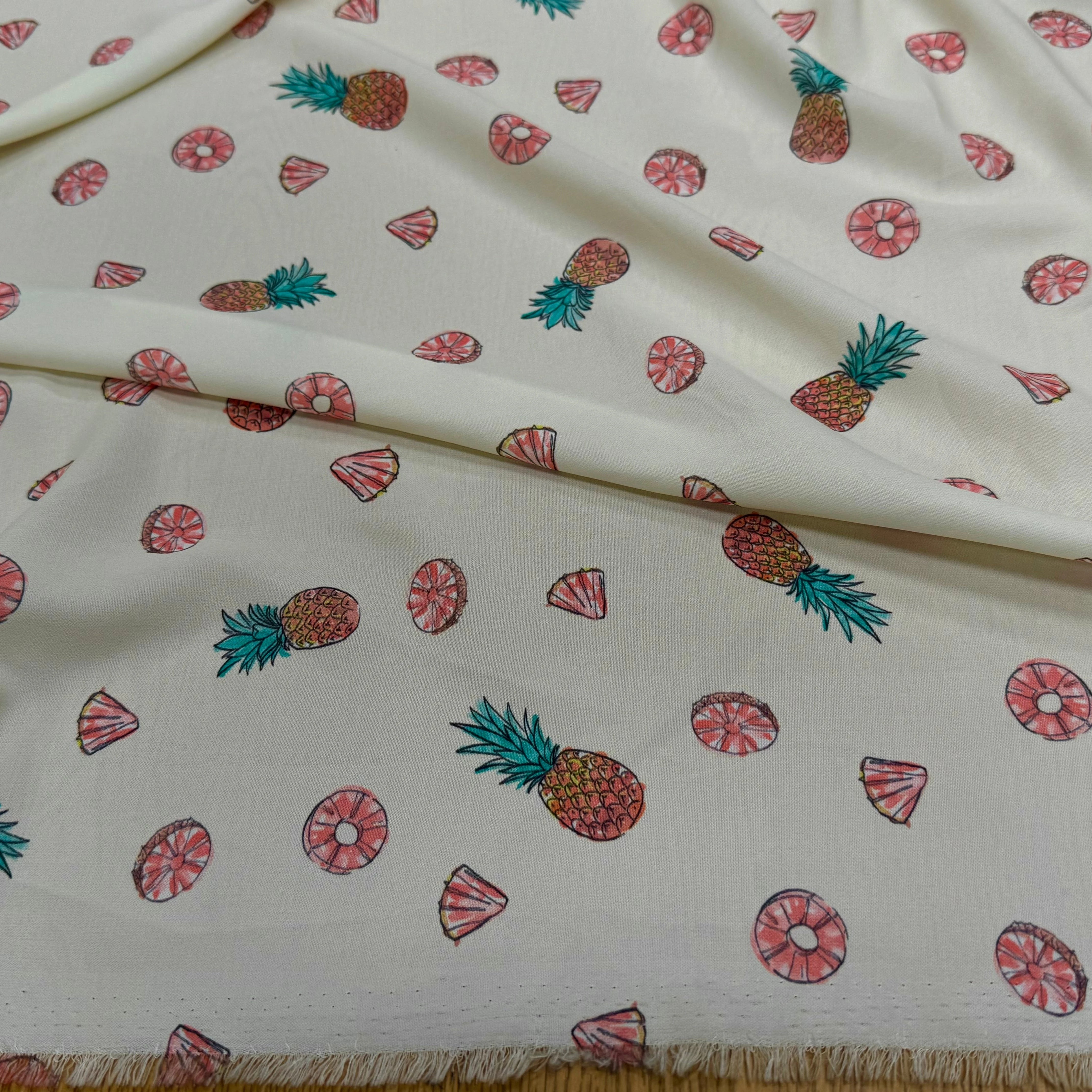 CREPE IMPRIMÉ ANANAS FLUIDE FOND ÉCRU - My Little Coupon