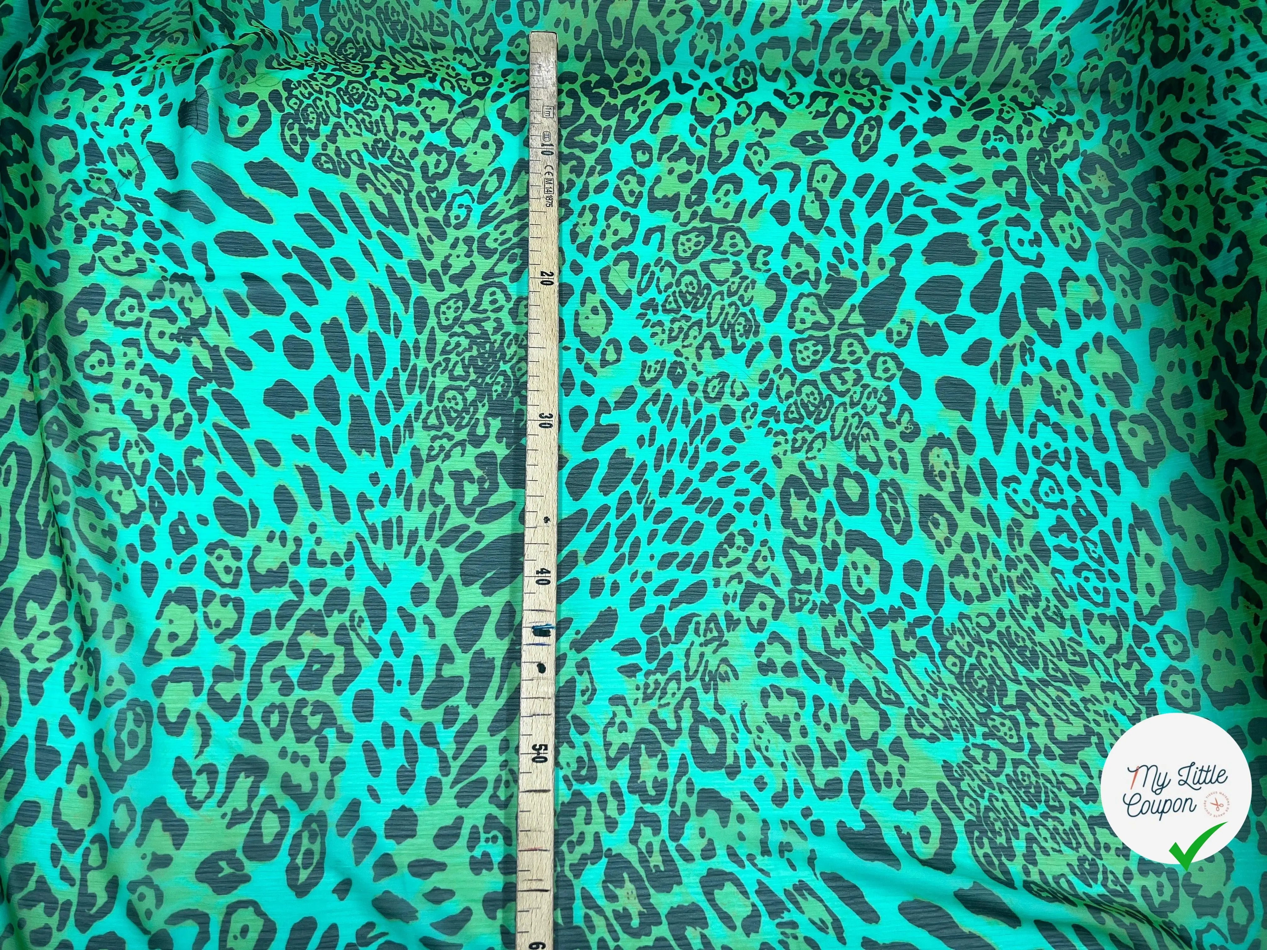 CRÊPE IMPRIMÉ LÉOPARD SUR FOND CAMAIEU DE VERT - My Little Coupon - tissu - coudre
