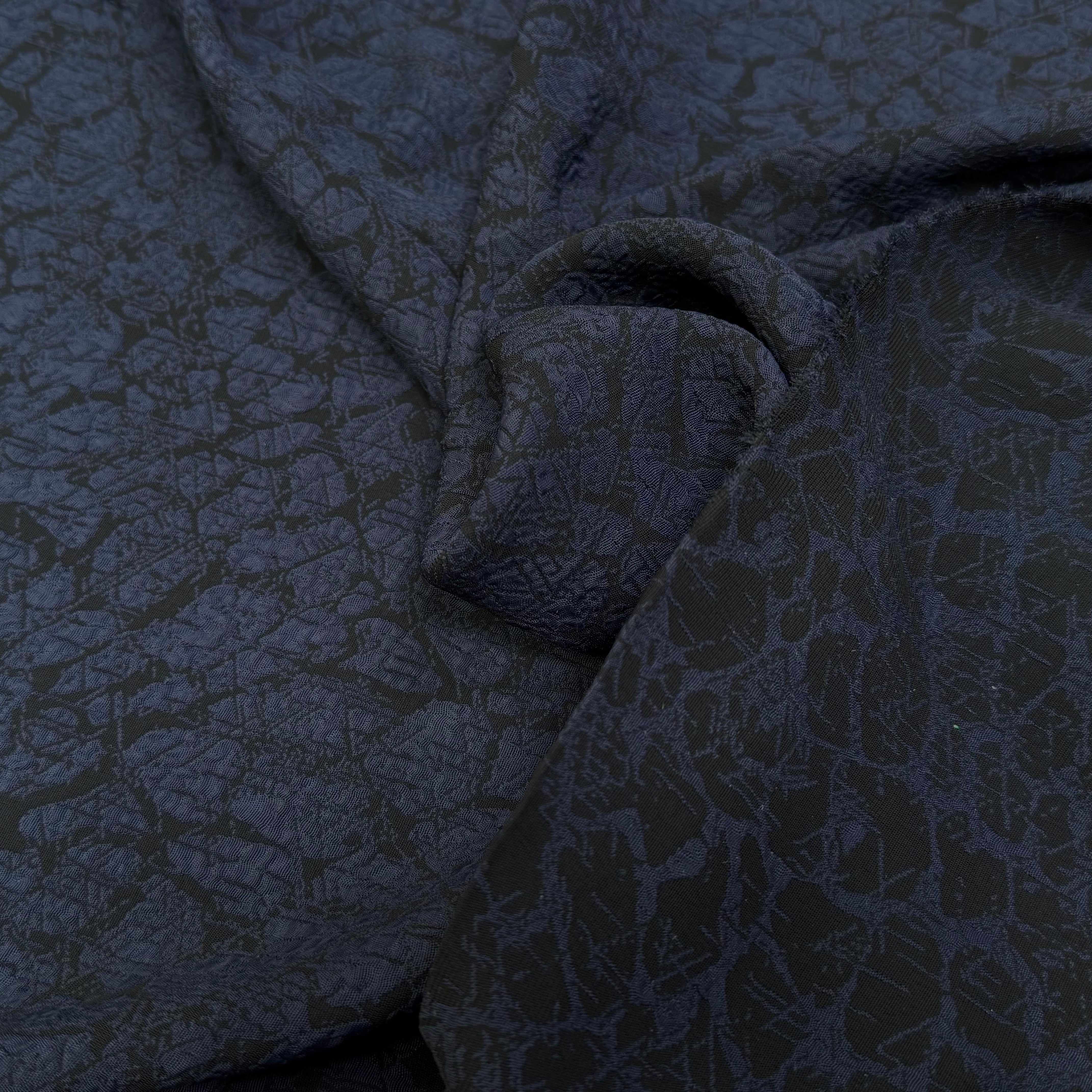 CREPE JACQUARD ACETATE VISCOSE BLEU NOIR - My Little Coupon