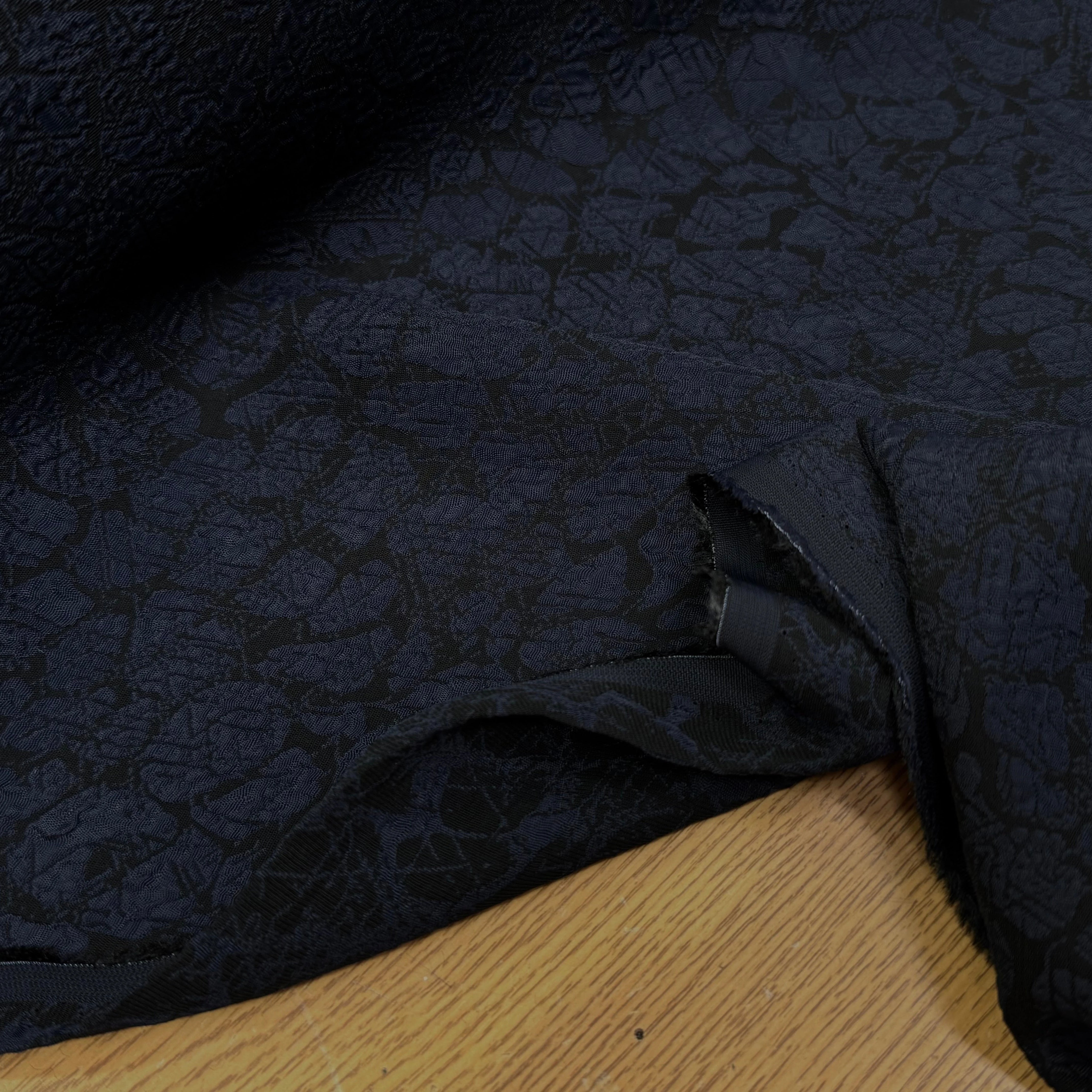 CREPE JACQUARD ACETATE VISCOSE BLEU NOIR - My Little Coupon