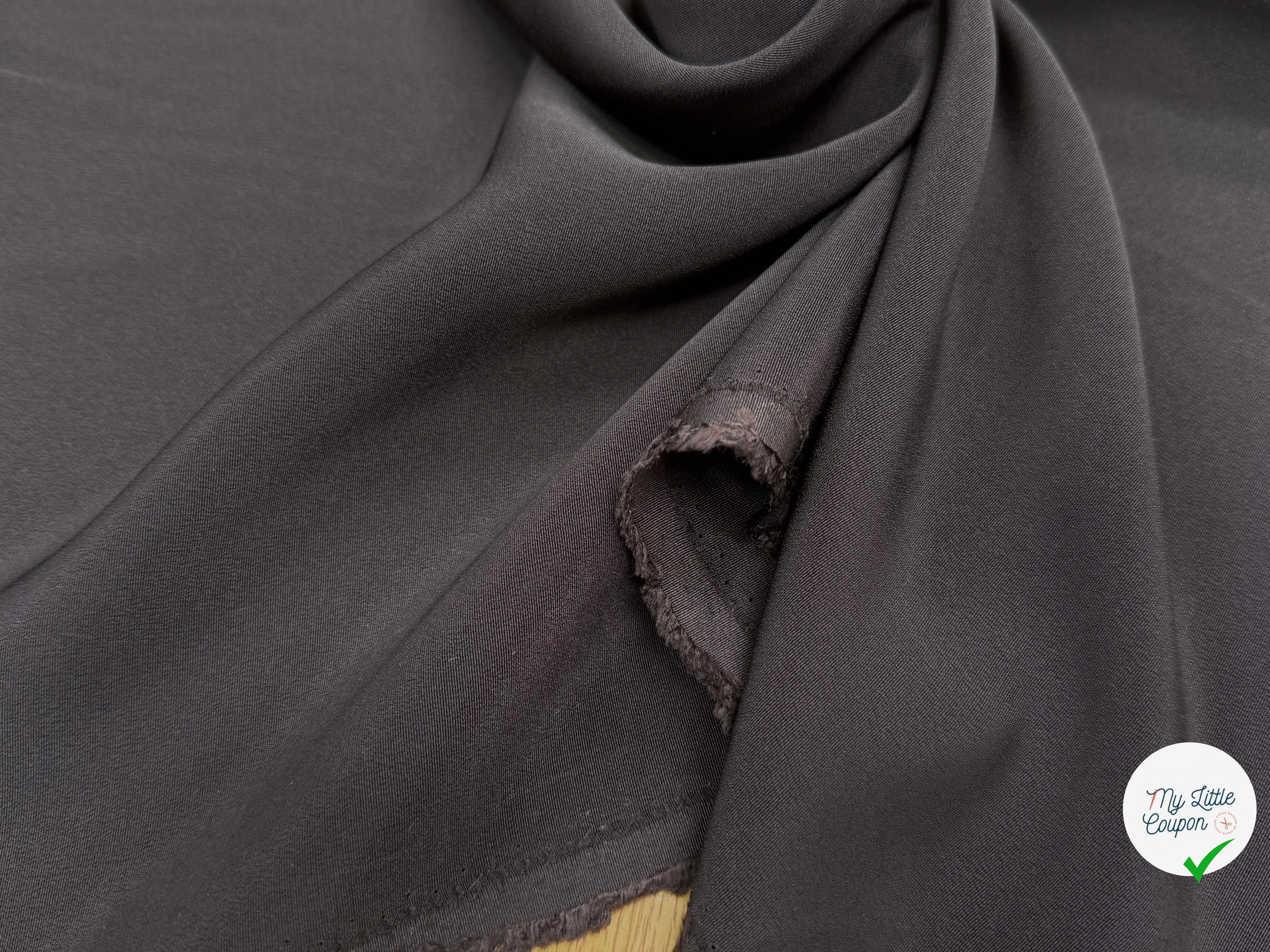 CREPE LÉGÈREMENT SATINÉ ACÉTATE VISCOSE MARRON FONCÉ - My Little Coupon