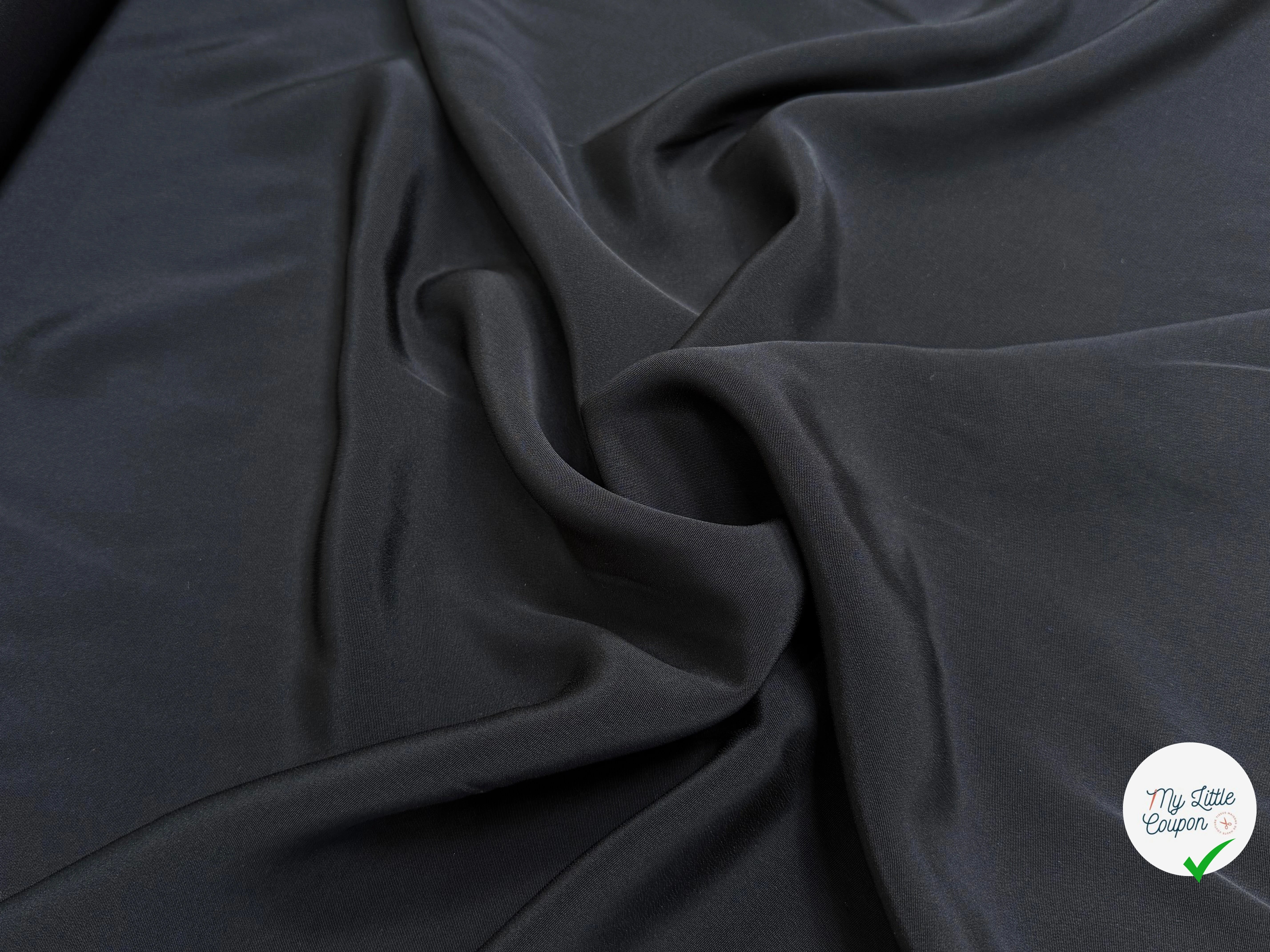 CREPE LÉGÈREMENT SATINÉ ACETATE VISCOSE NOIR BEAU TOMBÉ - My Little Coupon