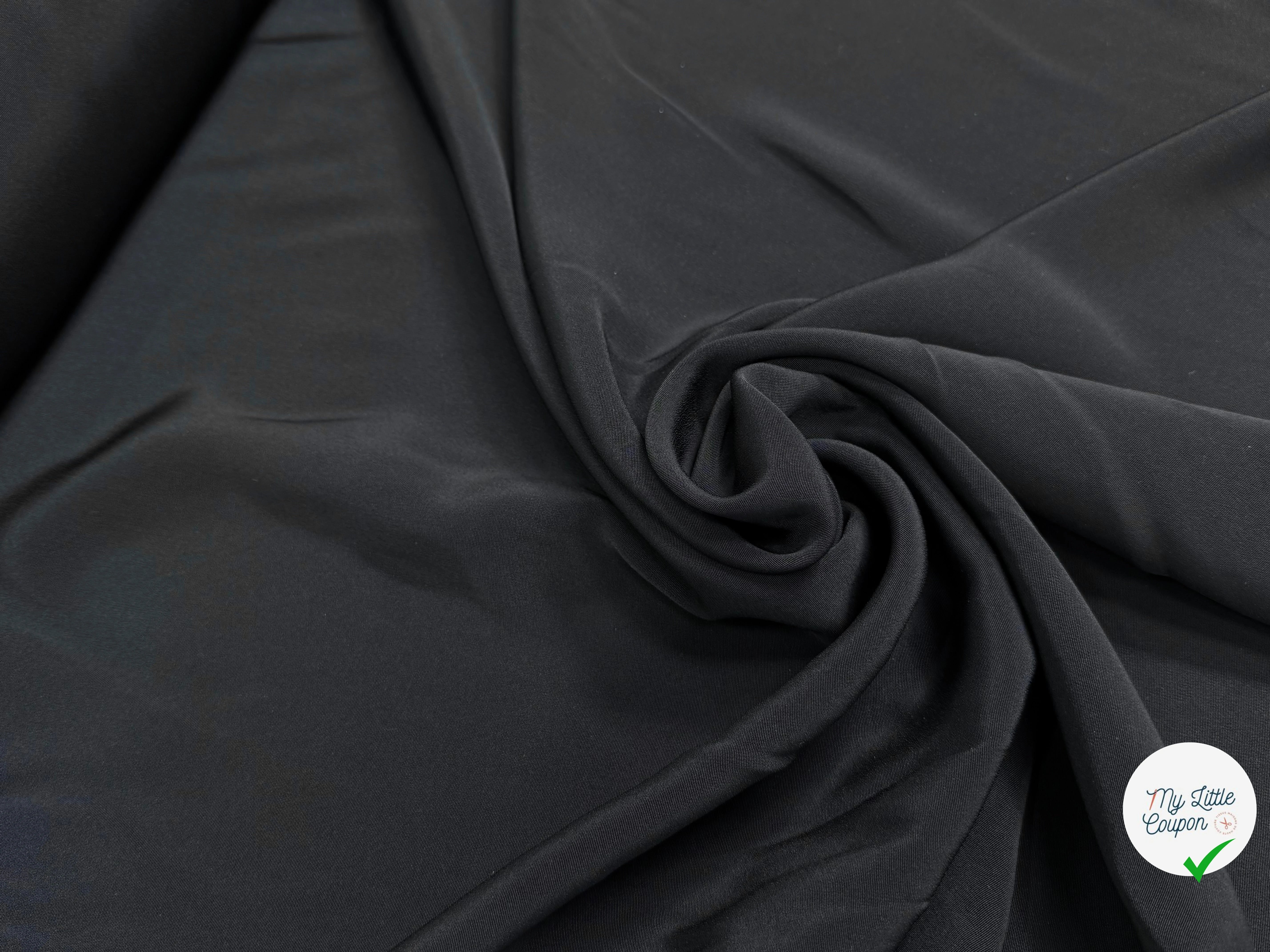 CREPE LÉGÈREMENT SATINÉ ACETATE VISCOSE NOIR BEAU TOMBÉ - My Little Coupon