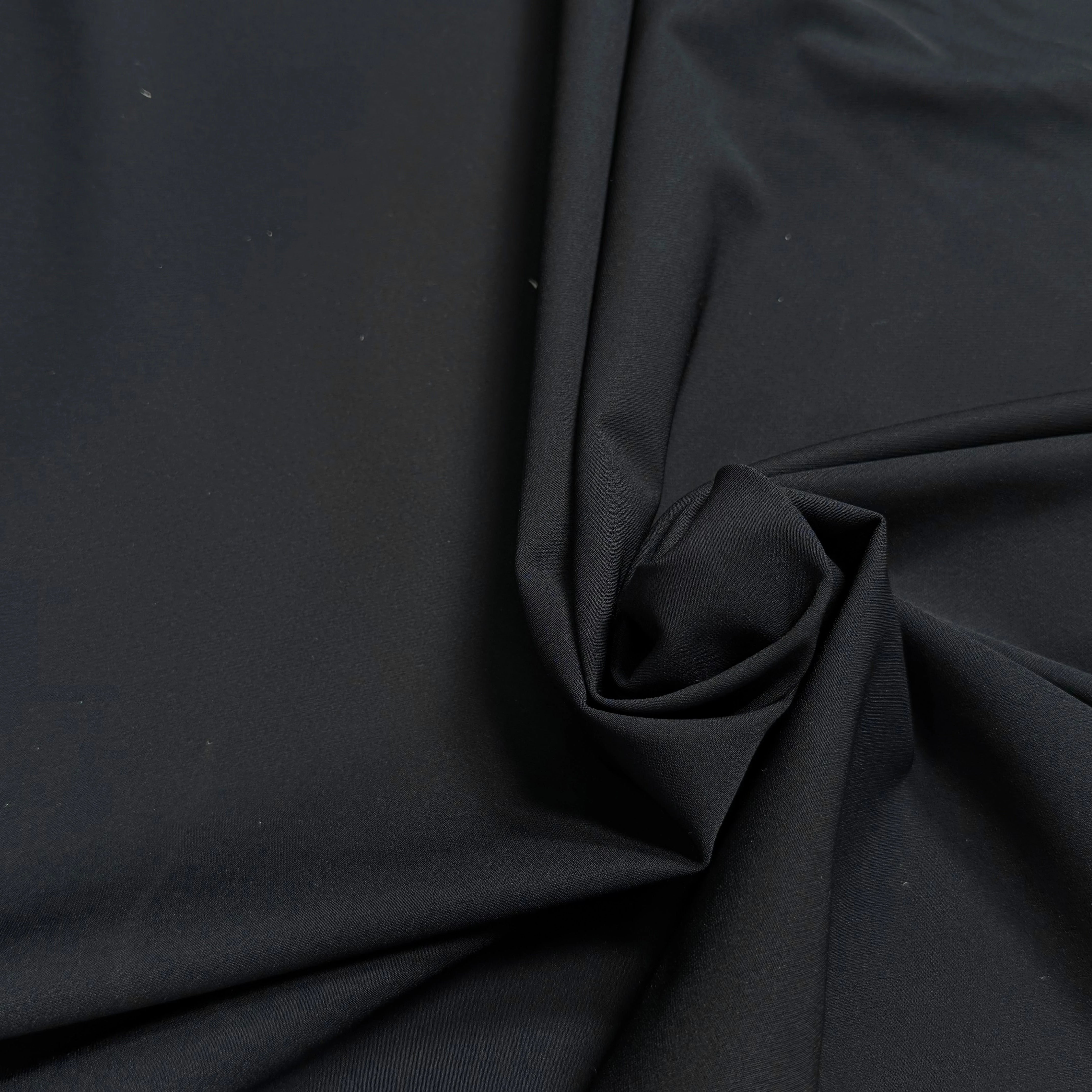 CREPE LÉGÈREMENT SATINÉ ASPECT PEACHSKIN ULTRA STRETCH NOIR - My Little Coupon