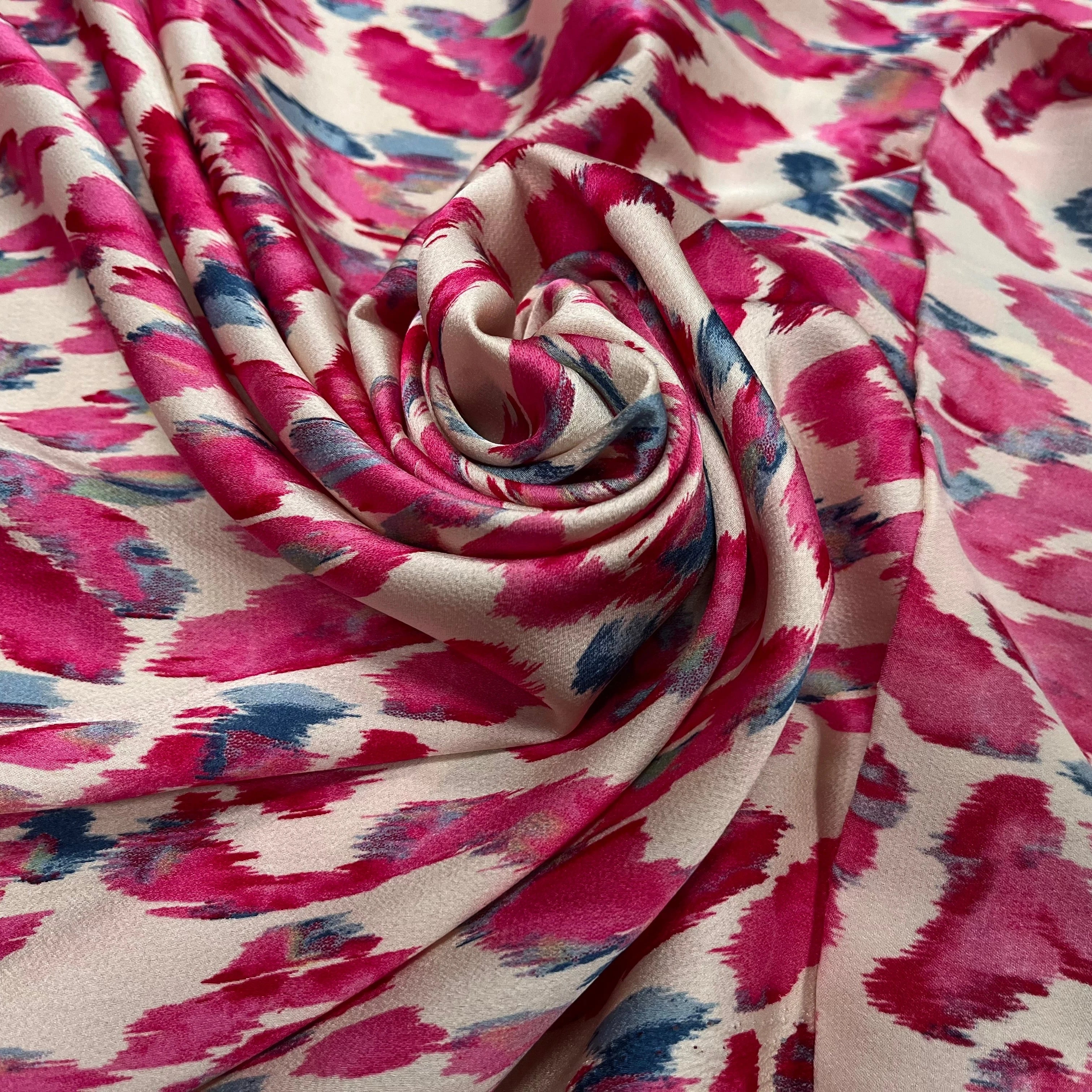 CREPE LÉGÈREMENT SATINÉ FLUIDE IMPRIMÉ ÉFFET NUAGE MULTICOLORES FOND ÉCRU - My Little Coupon