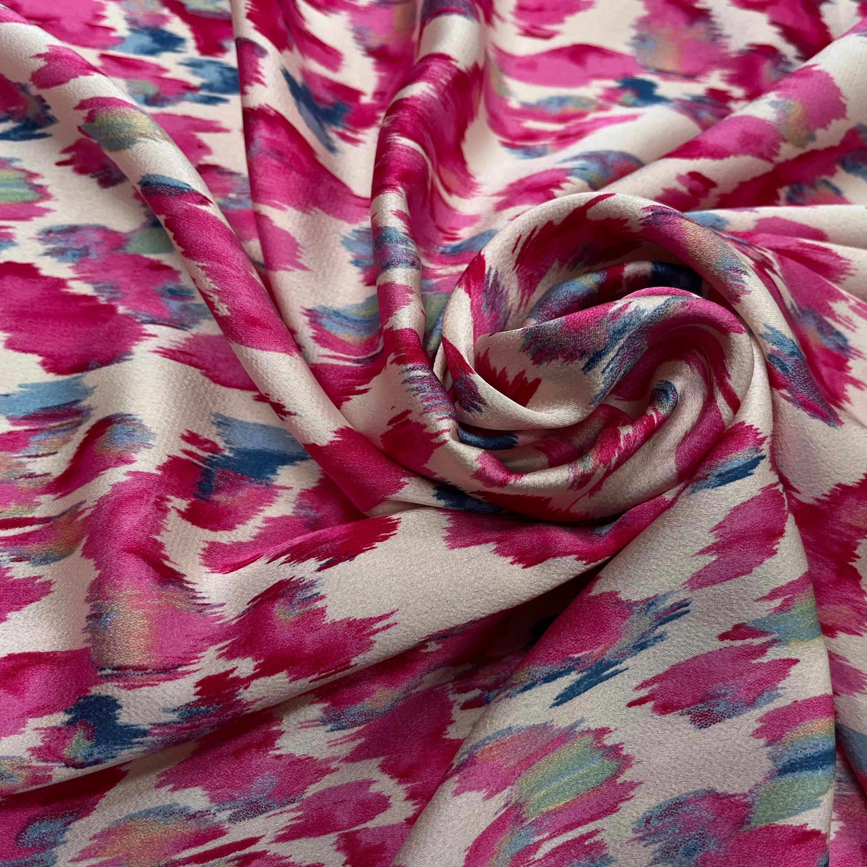 CREPE LÉGÈREMENT SATINÉ FLUIDE IMPRIMÉ ÉFFET NUAGE MULTICOLORES FOND ÉCRU - My Little Coupon