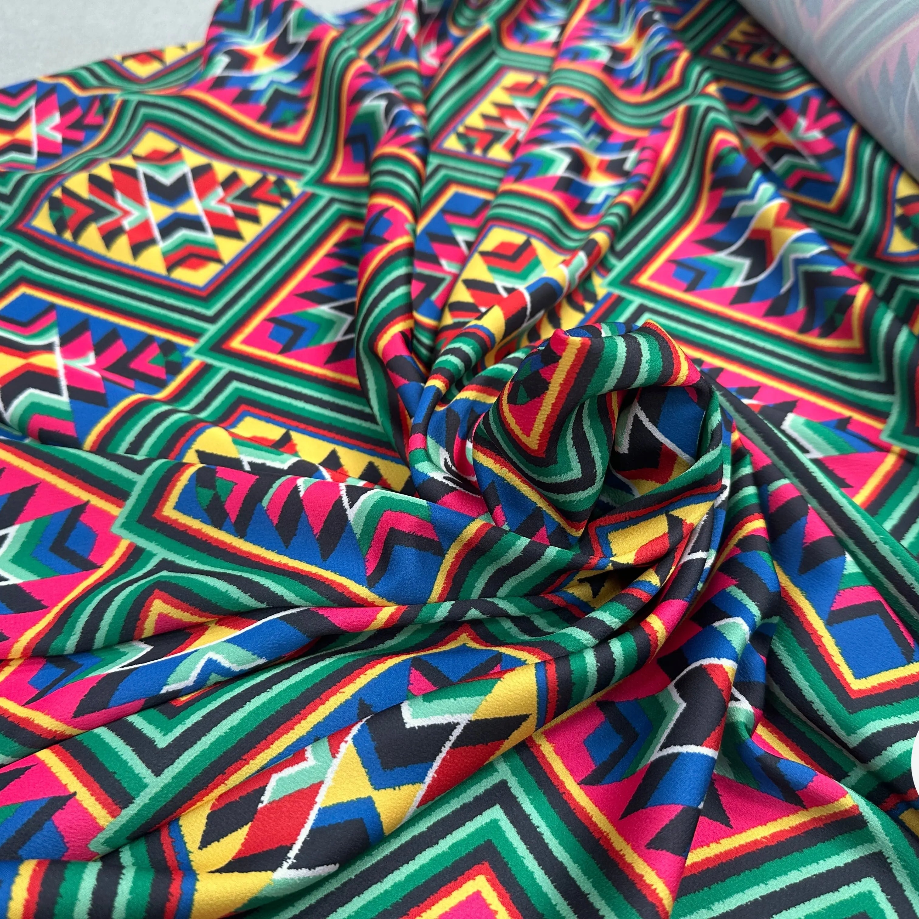 CRÊPE LÉGÈREMENT SATINÉ INCA - My Little Coupon