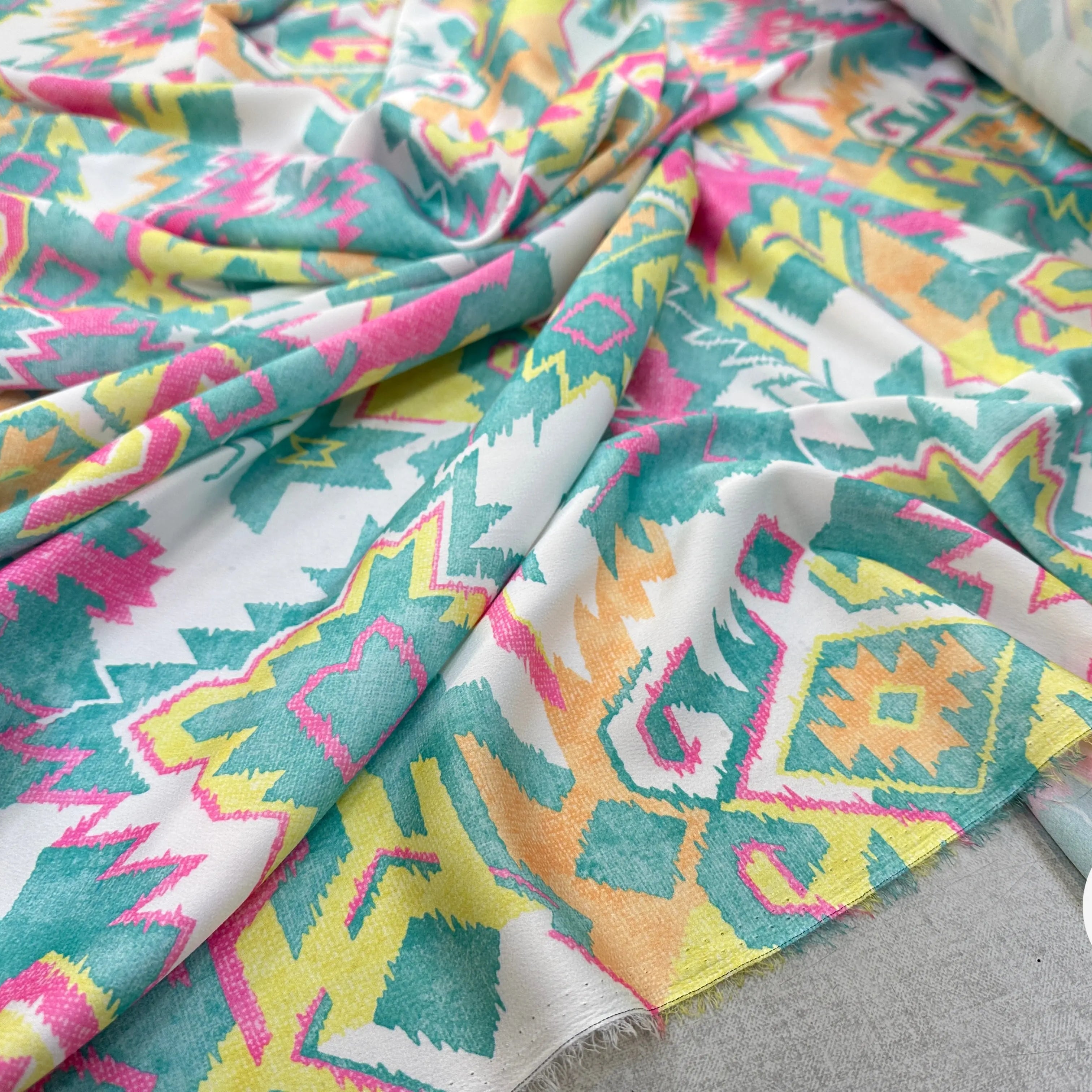 CRÊPE LÉGÈREMENT SATINÉ - My Little Coupon