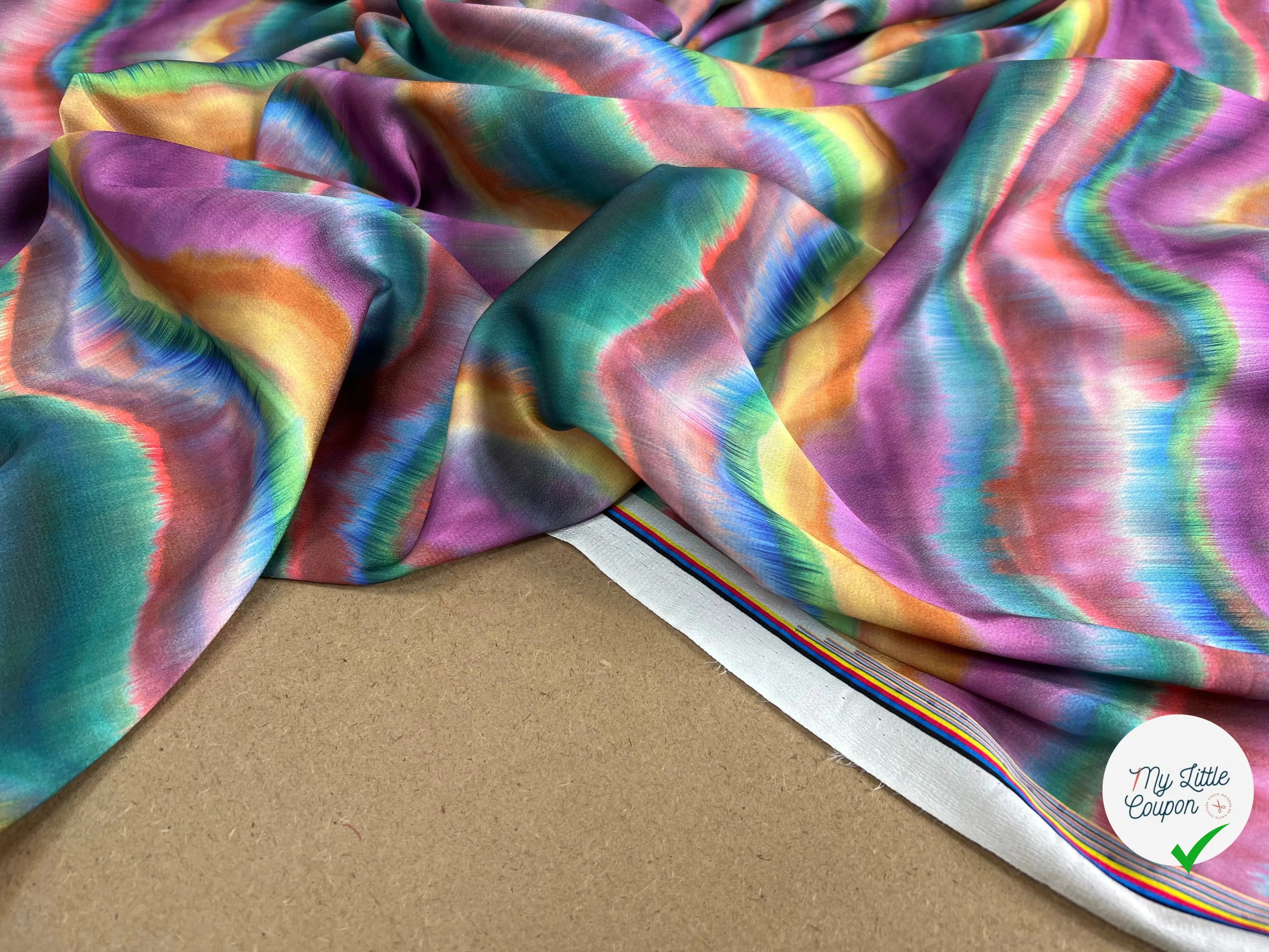 CRÊPE LÉGÈREMENT SATINÉ MULTICOLORS WAVES - My Little Coupon