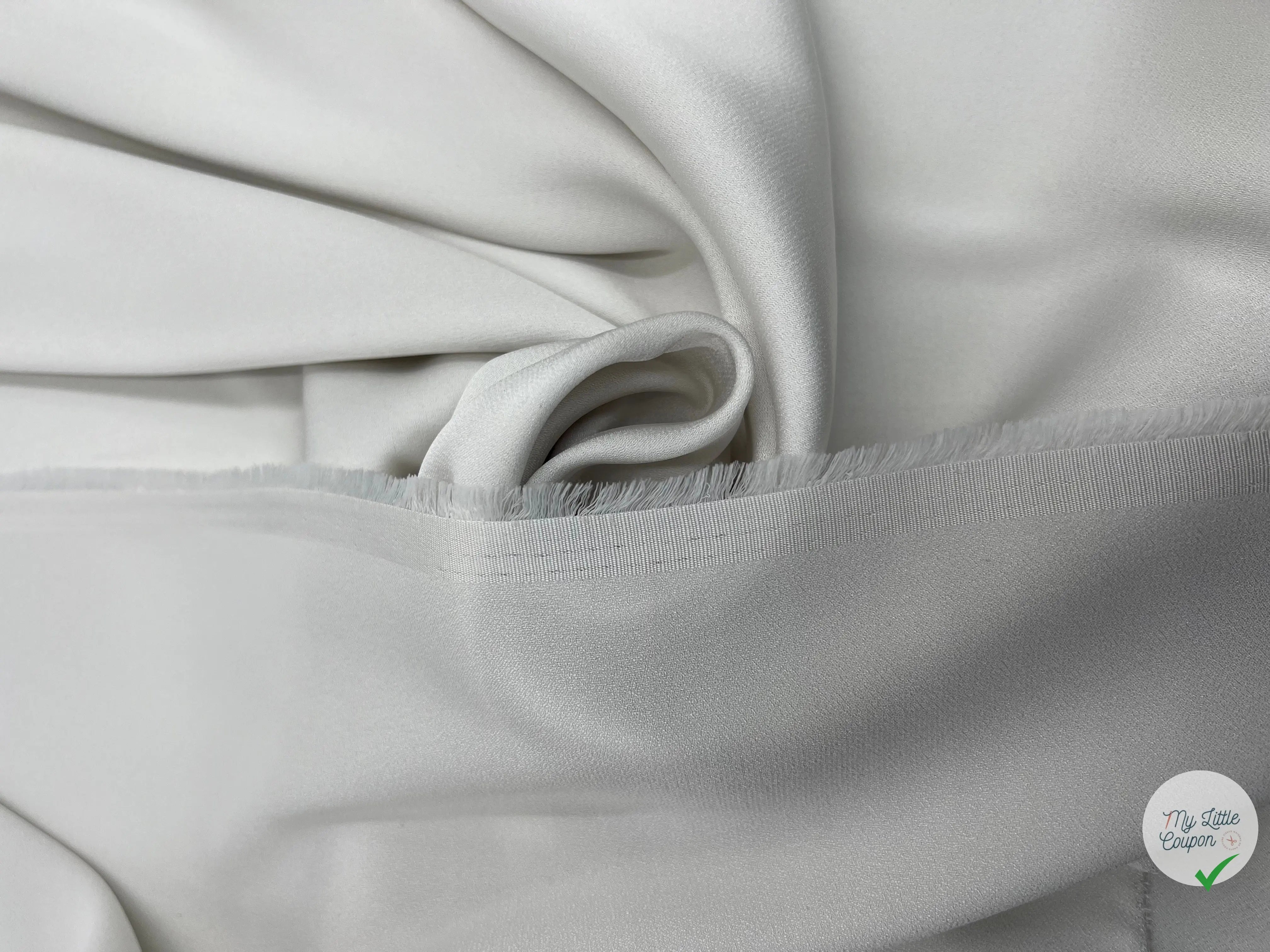 CRÊPE LÉGÈREMENT SATINÉ OFF WHITE FLUIDE ET SOUPLE - My Little Coupon - tissu - coudre