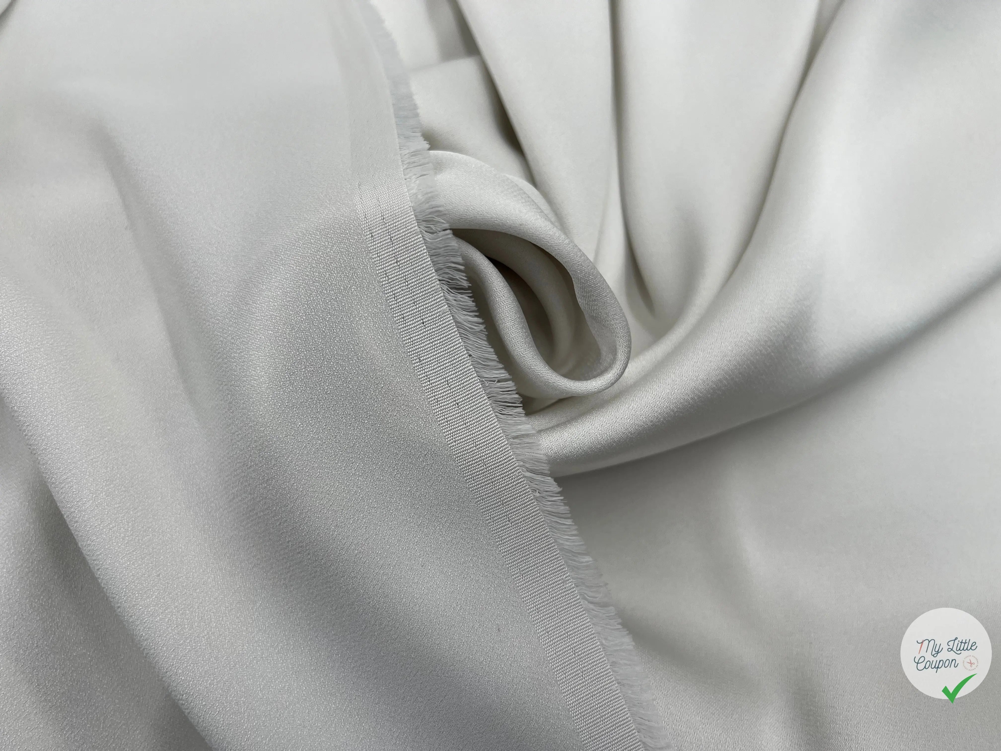 CRÊPE LÉGÈREMENT SATINÉ OFF WHITE FLUIDE ET SOUPLE - My Little Coupon - tissu - coudre