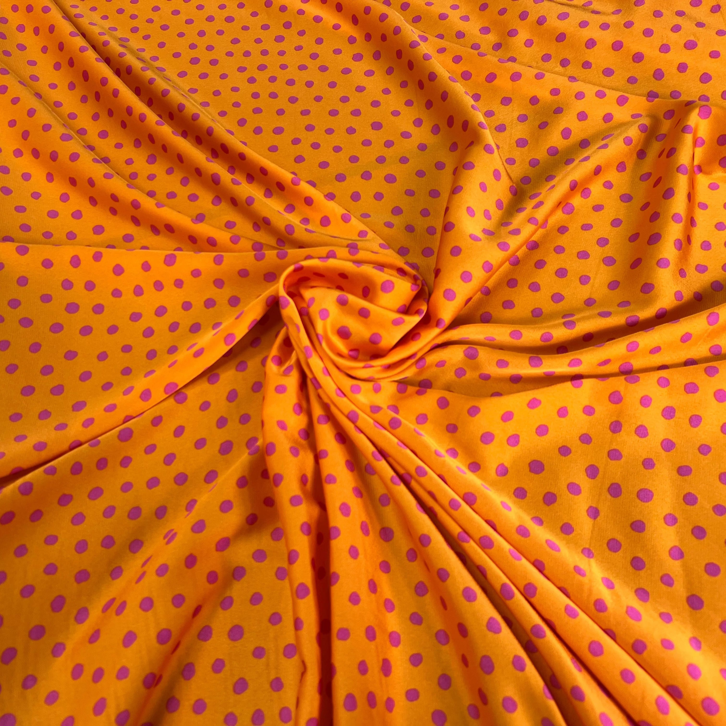 CRÊPE LÉGÈREMENT SATINÉ ORANGE À POIS ROSE VIOLET - My Little Coupon