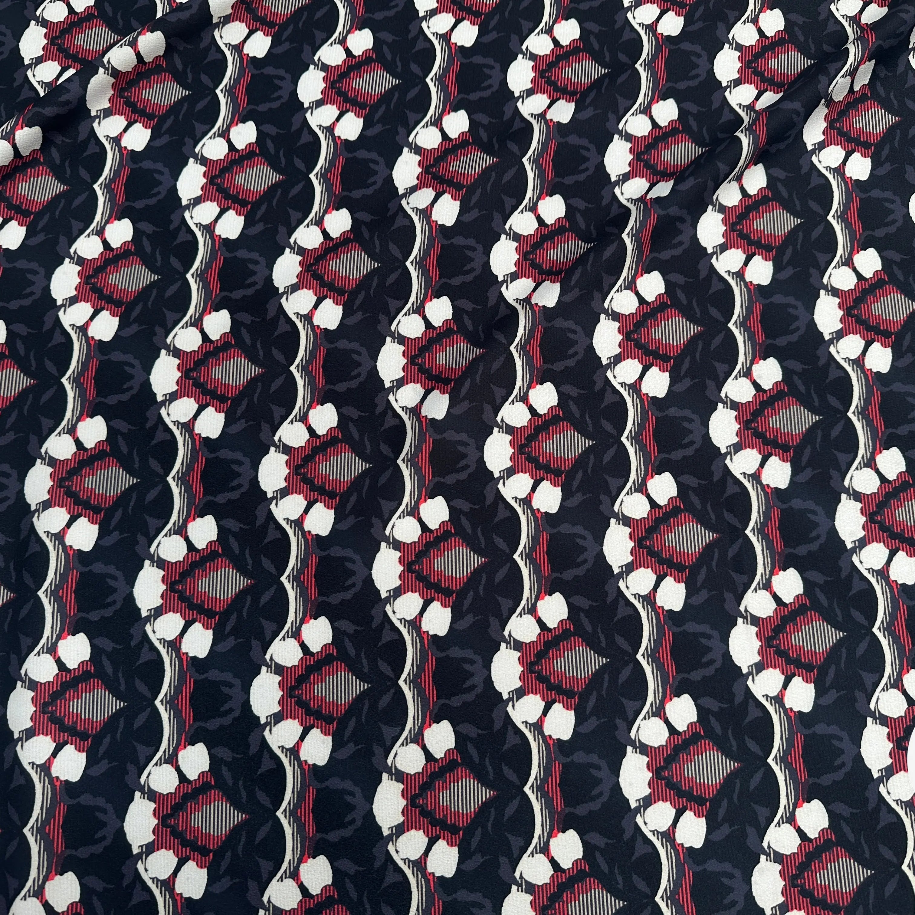 CRÊPE LÉGÈREMENT SATINÉ VAGUES BAROQUE - My Little Coupon