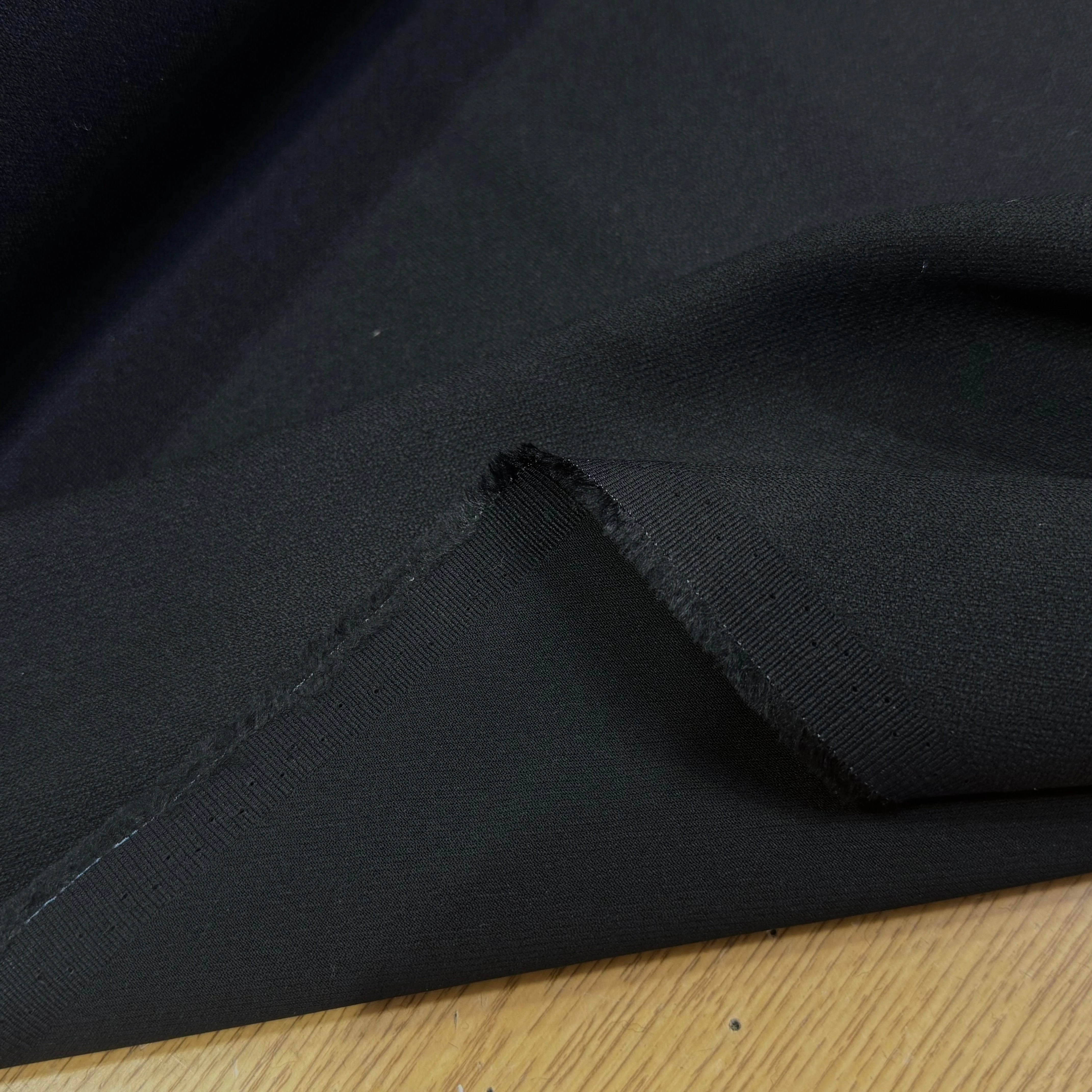 CREPE LOURD ACETATE VISCOSE STRETCH NOIR BEAU TOMBÉ 50% VISCOSE - My Little Coupon
