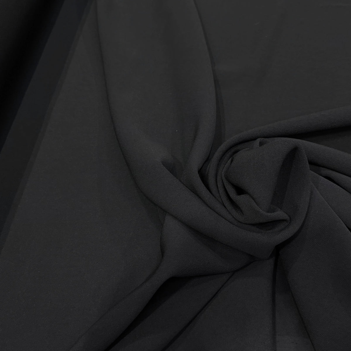 CRÊPE LOURD DE TAILLEUR AU TOMBÉ PLOMBANT NOIR 81% LAINE 16% SOIE - My Little Coupon