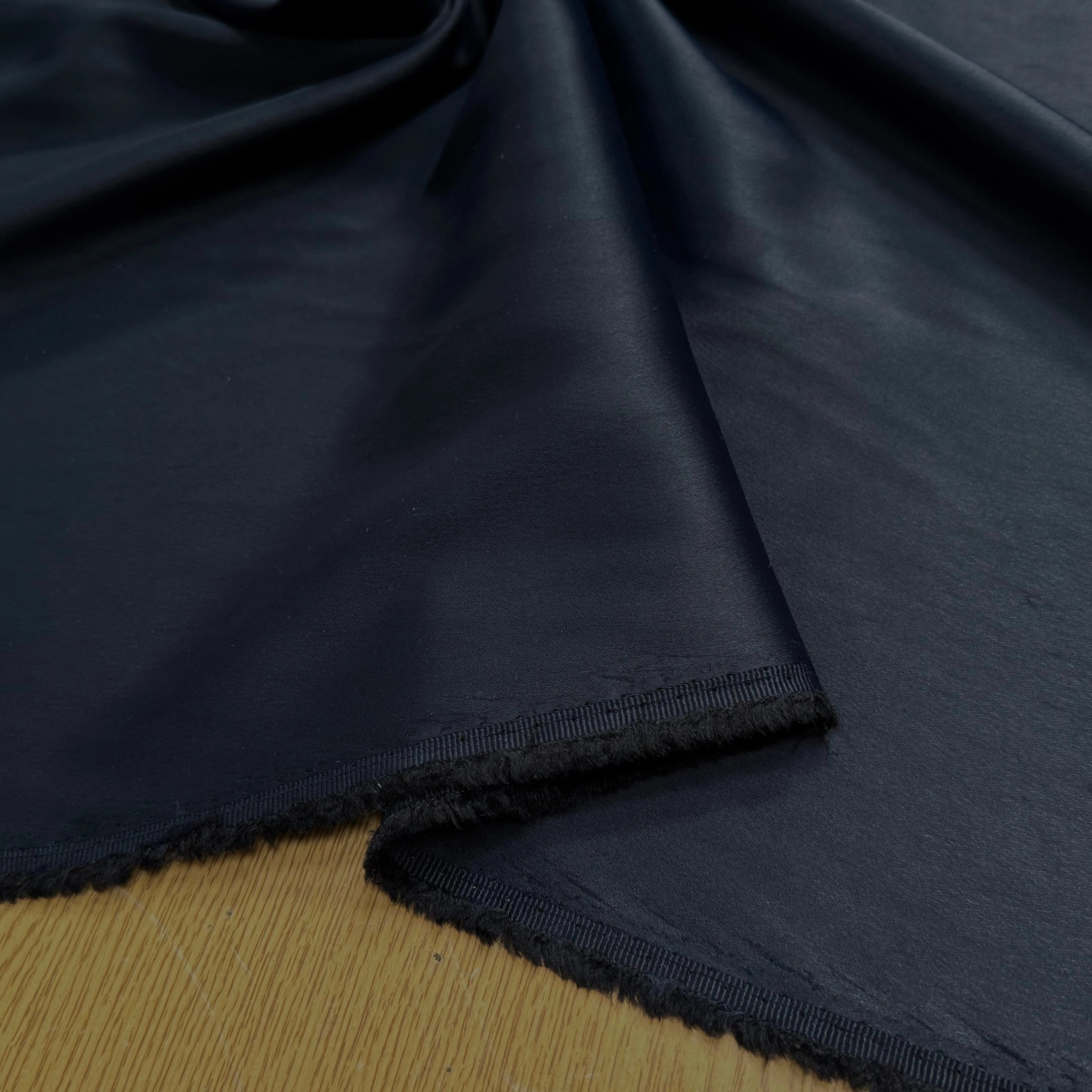 CREPE LOURD ENVERS SATIN ACETATE VISCOSE BLEU FONCÉ STRETCH - My Little Coupon