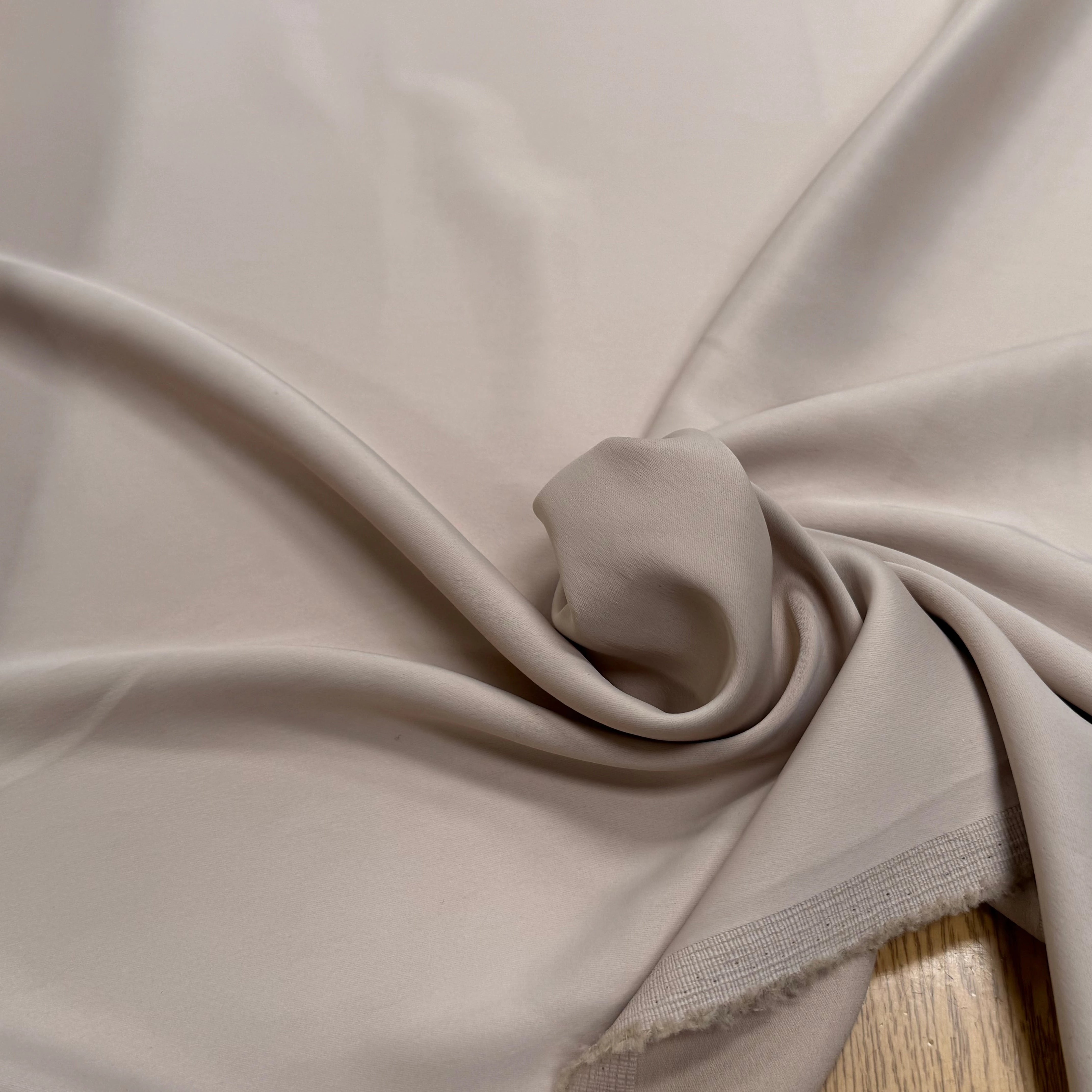 CREPE LOURD ENVERS SATIN ACETATE VISCOSE STRETCH CREME - My Little Coupon