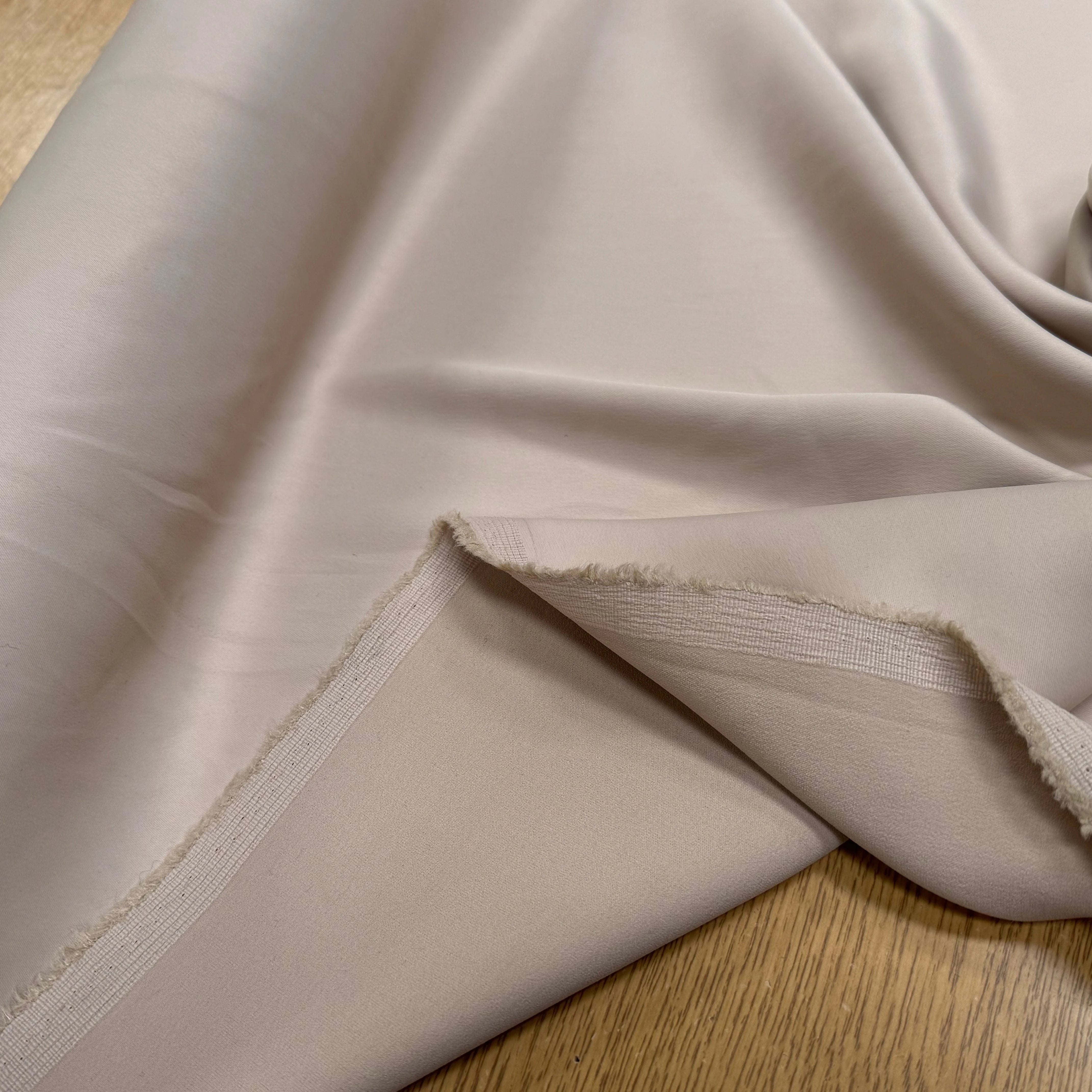 CREPE LOURD ENVERS SATIN ACETATE VISCOSE STRETCH CREME - My Little Coupon