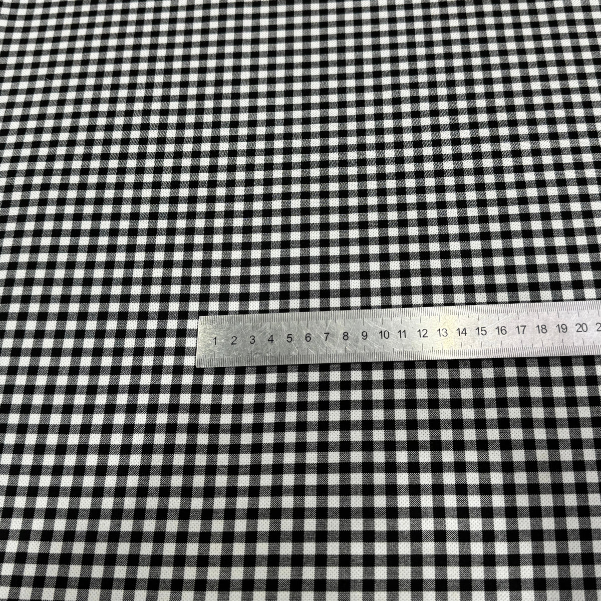 CRÊPE LOURD JAPAN VICHY BLANC NOIR STRETCH SUPER TENUE 28% VISCOSE - My Little Coupon