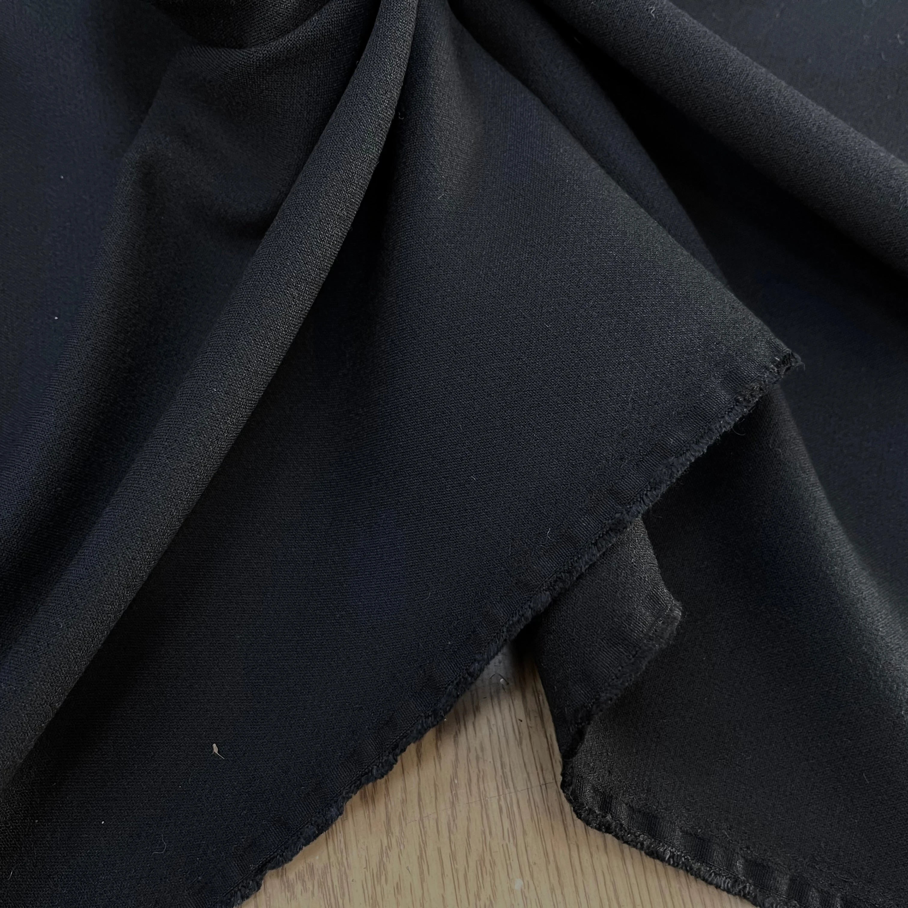 CREPE LOURD POLYESTER NOIR STRETCH 130CM - My Little Coupon