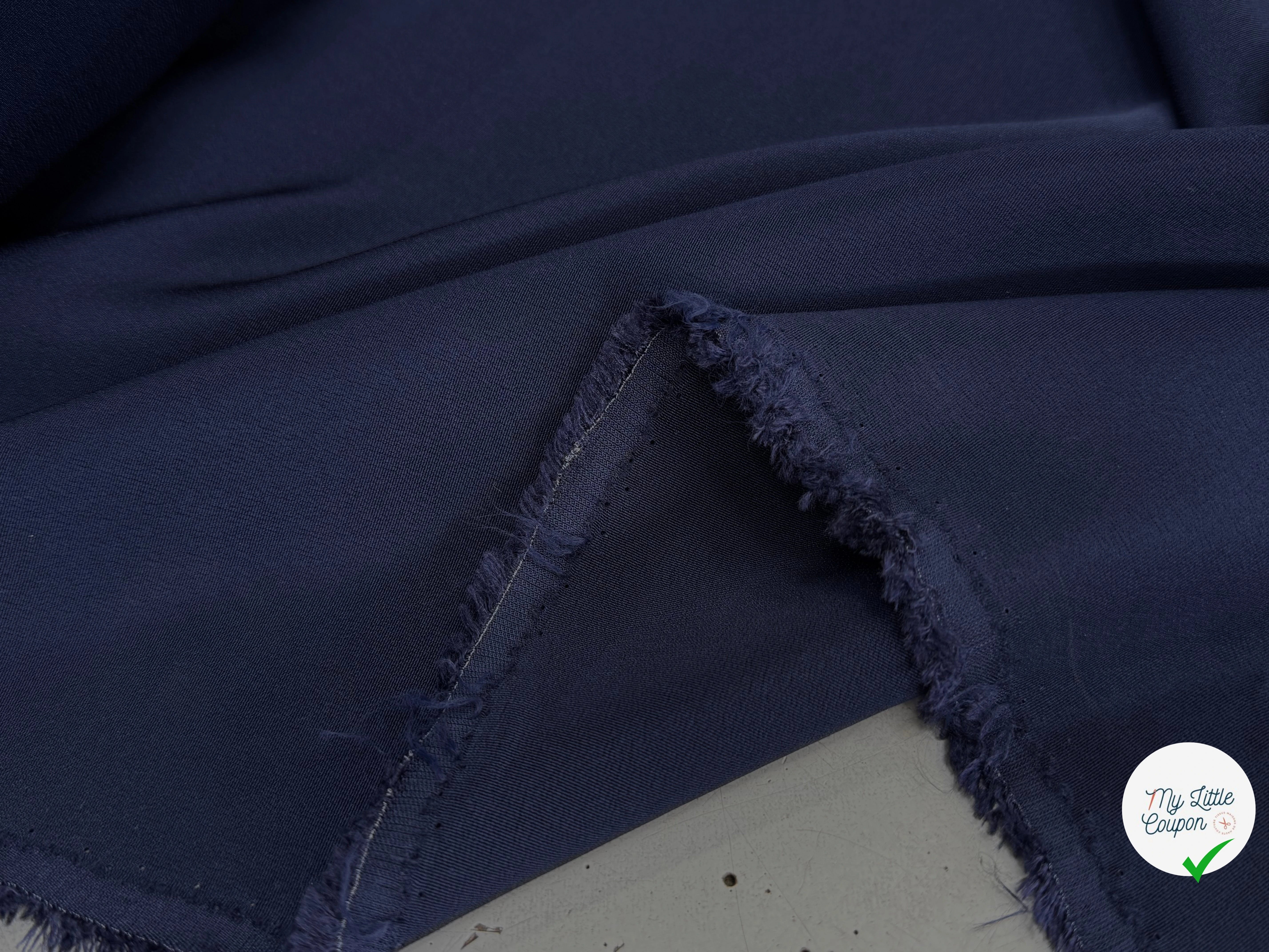 CREPE LOURD POLYVISCOSE BLEU MARRINE TRÈS BEAU TOMBÉ - My Little Coupon