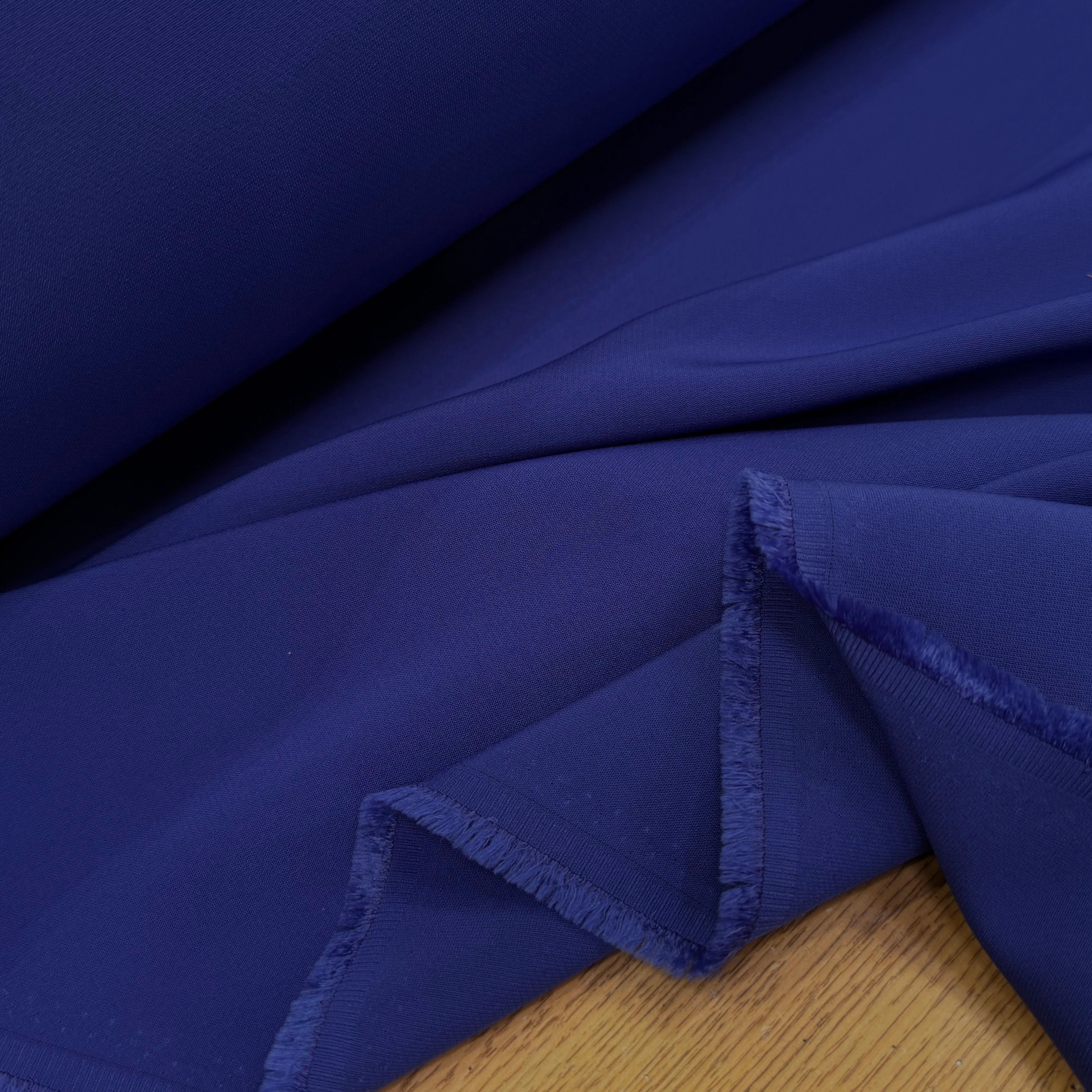 CREPE LOURD STRETCH BLEU SUPER TOMBÉ - My Little Coupon