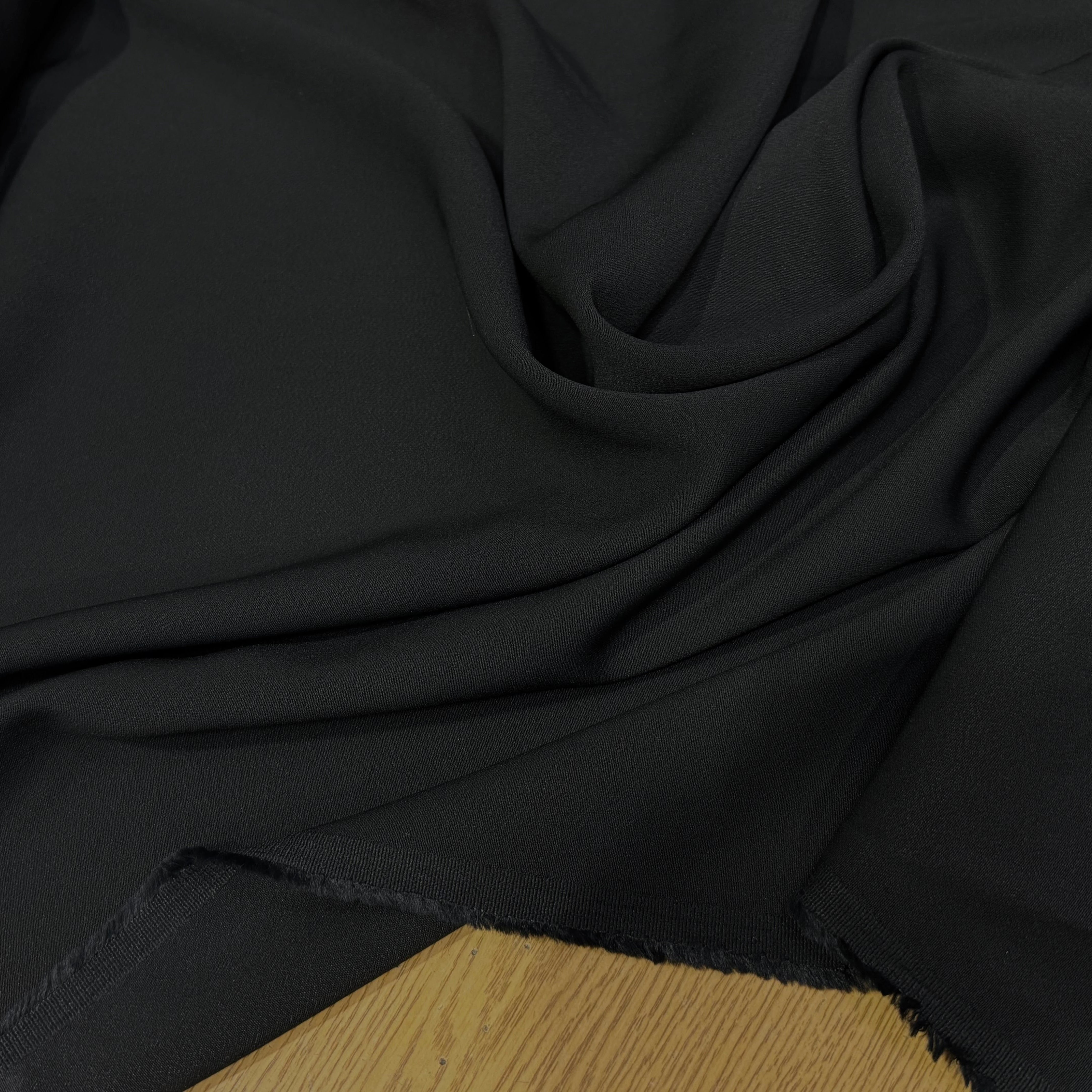 CREPE LOURD VISCOSE TRÈS BEAU TOMBÉ NOIR STRETCH LÉGÈREMENT SATINÉ - My Little Coupon