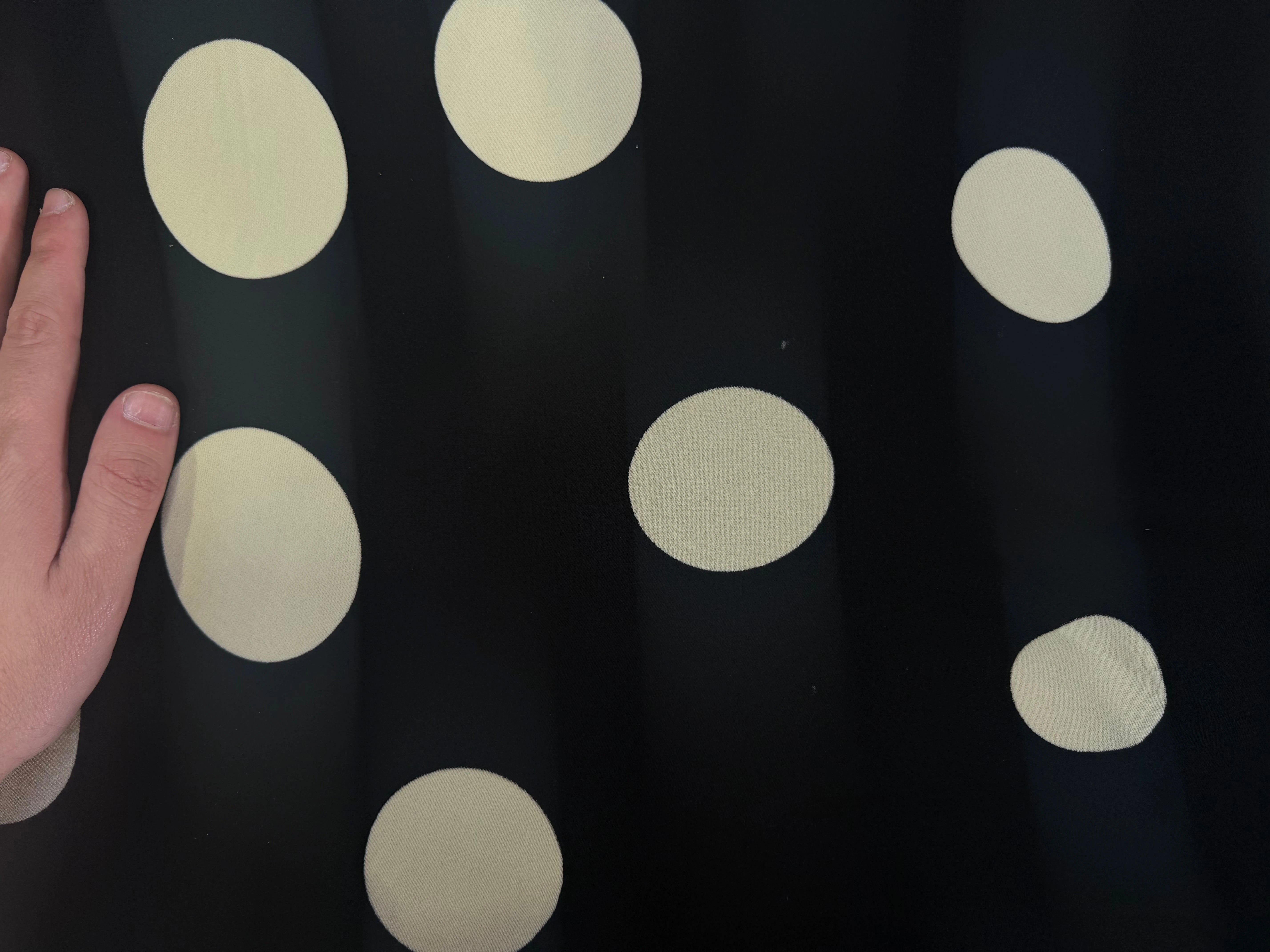 CREPE MAROCAIN 100% VISCOSE NOIR POIS BLANC CASSÉ - My Little Coupon