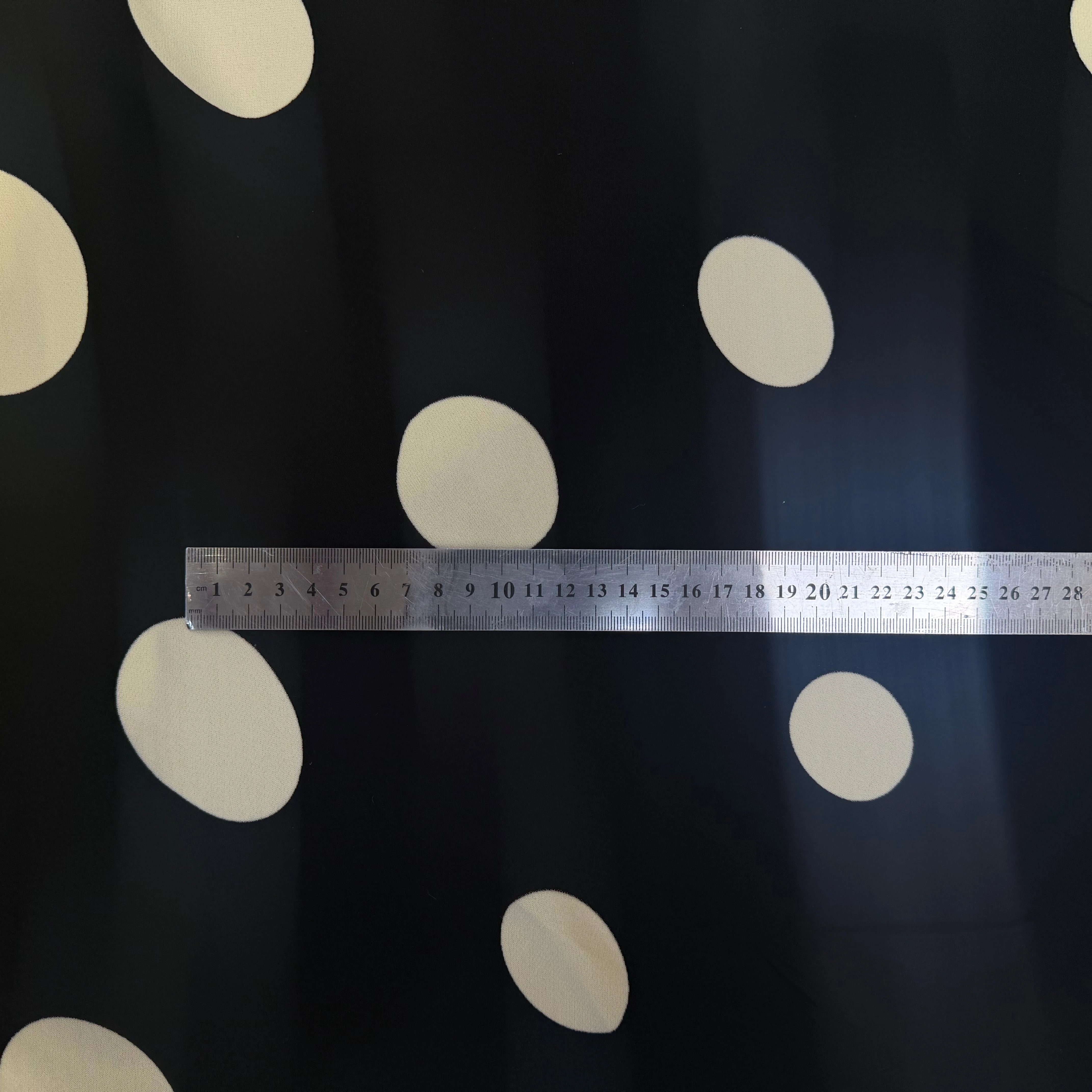 CREPE MAROCAIN 100% VISCOSE NOIR POIS BLANC CASSÉ - My Little Coupon