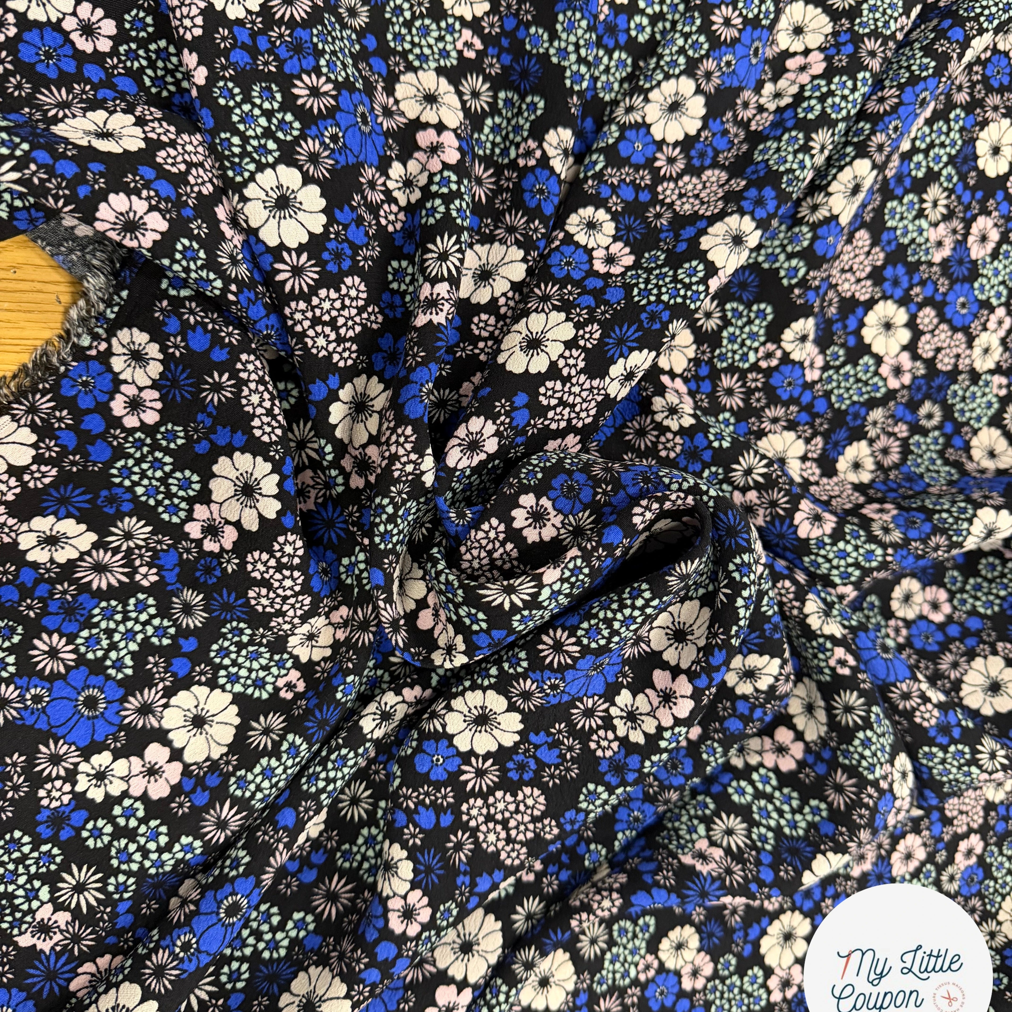 CREPE MAROCAIN 100% VISCSOE FLEURS FOND NOIR - My Little Coupon