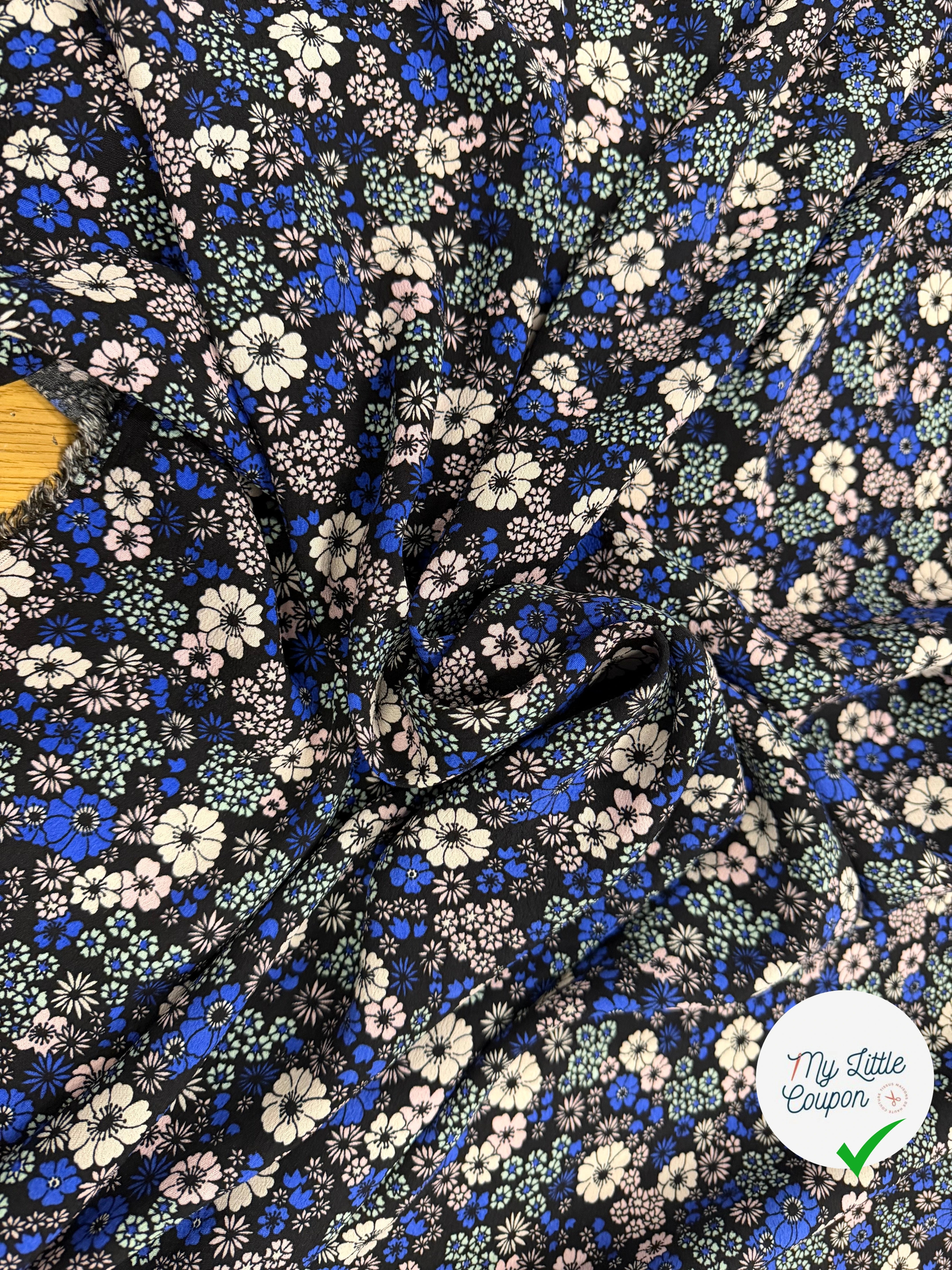 CREPE MAROCAIN 100% VISCSOE FLEURS FOND NOIR - My Little Coupon