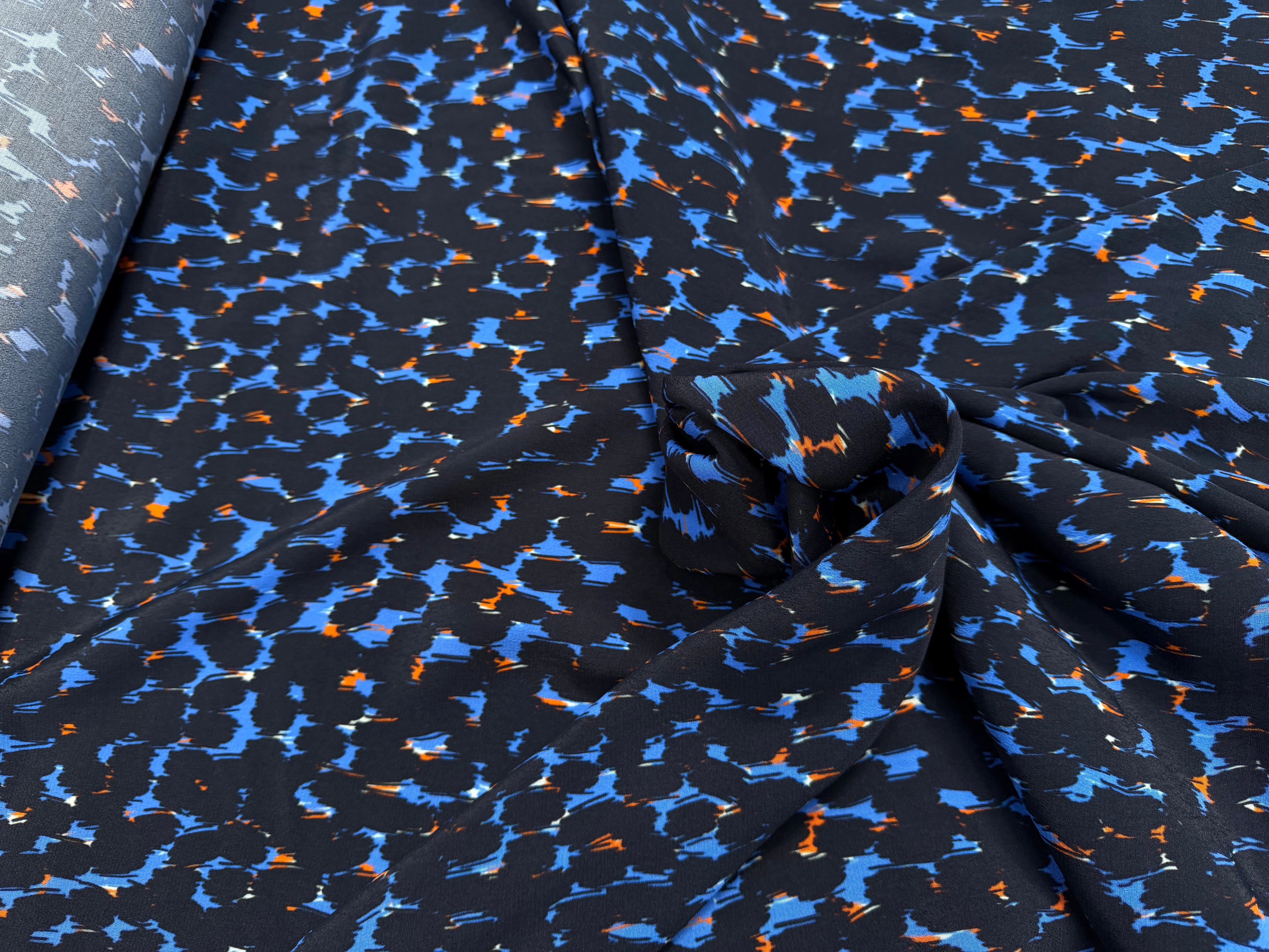 CREPE MAROCAIN COMO FOND BLEU - My Little Coupon