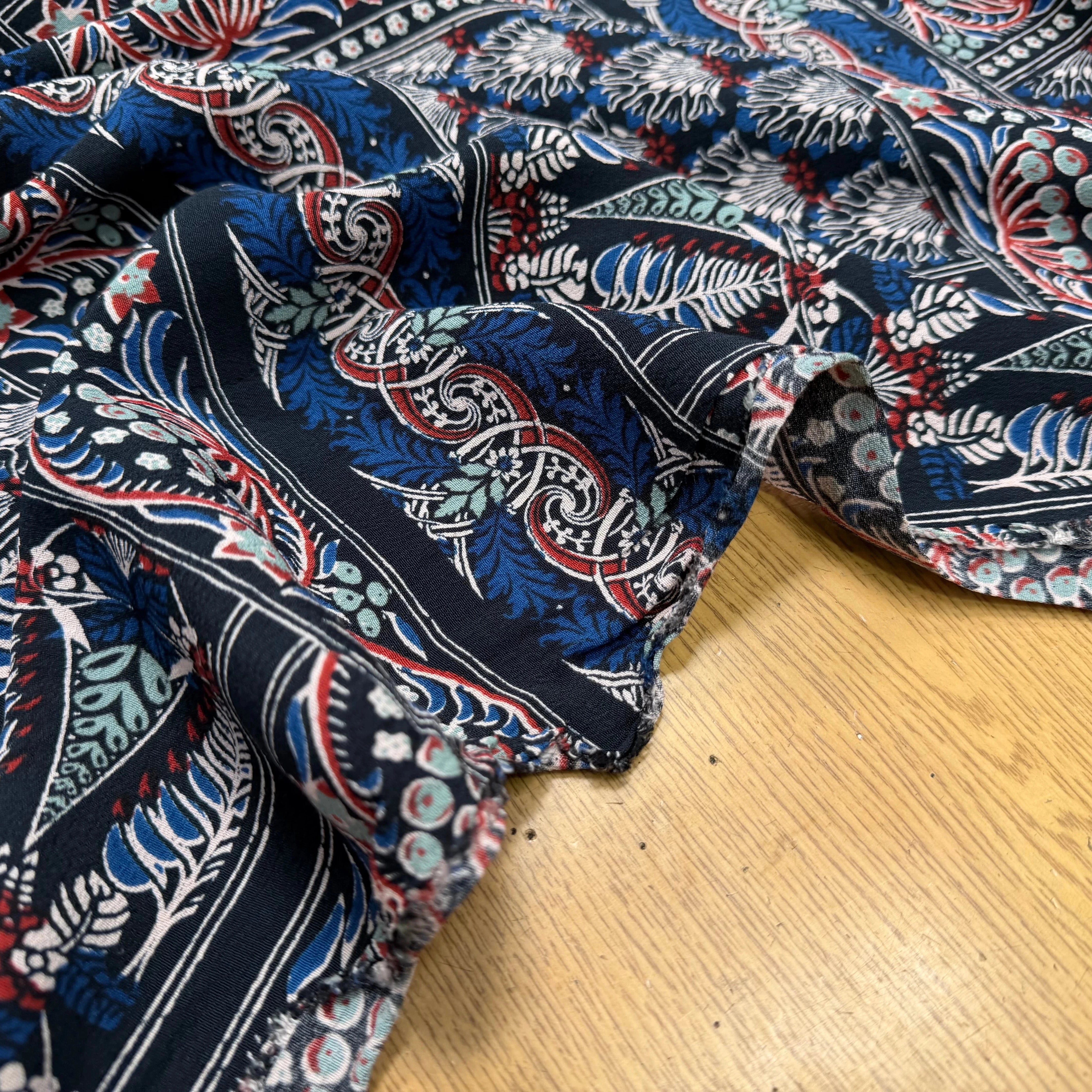 CREPE MAROCAIN VISCOSE BLEU FEUILLAGES - My Little Coupon