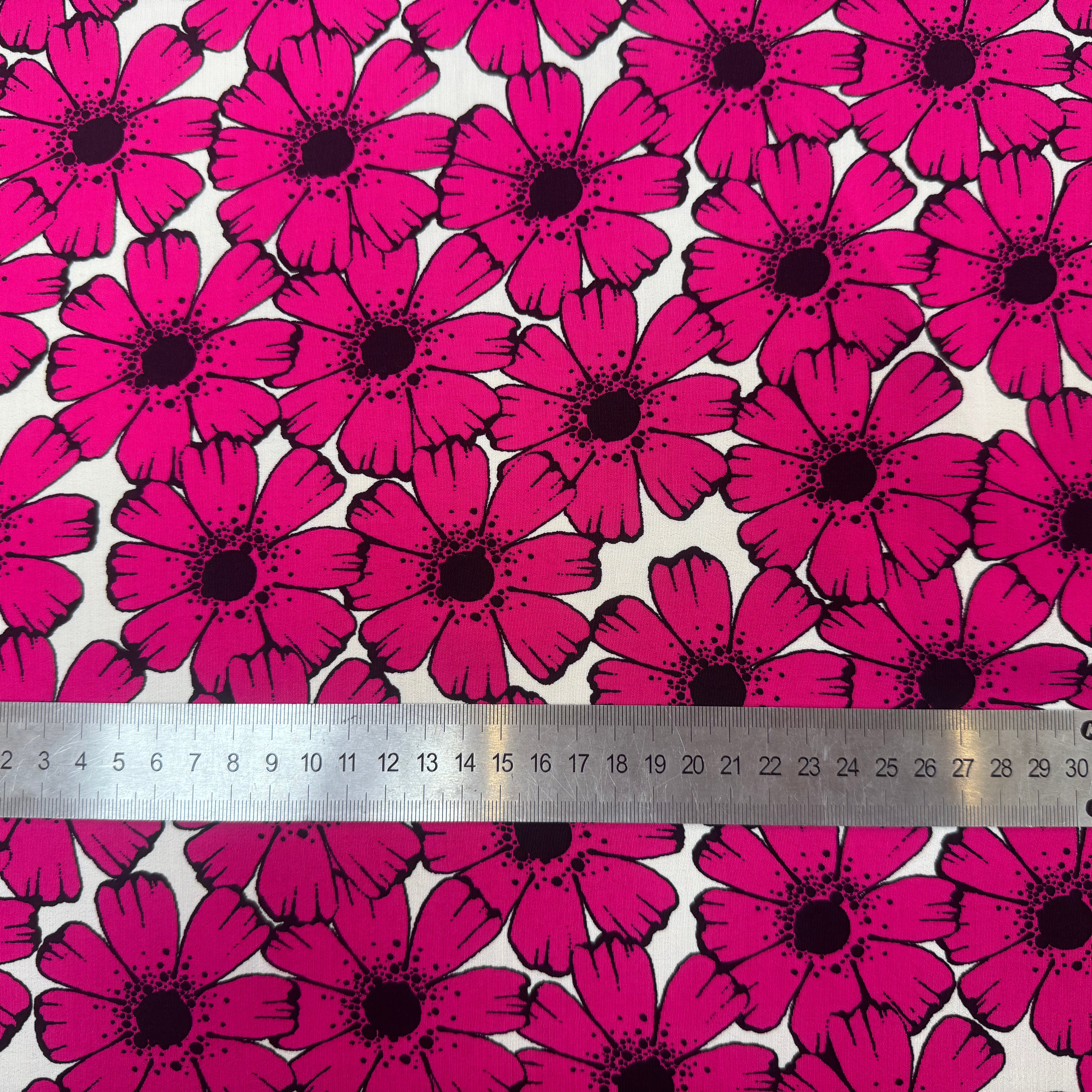 CREPE MAROCAIN VISCOSE FOND BLANC MOTIFS FLEURS DU BONHEUR JAPON ROSE FUSHIA - My Little Coupon