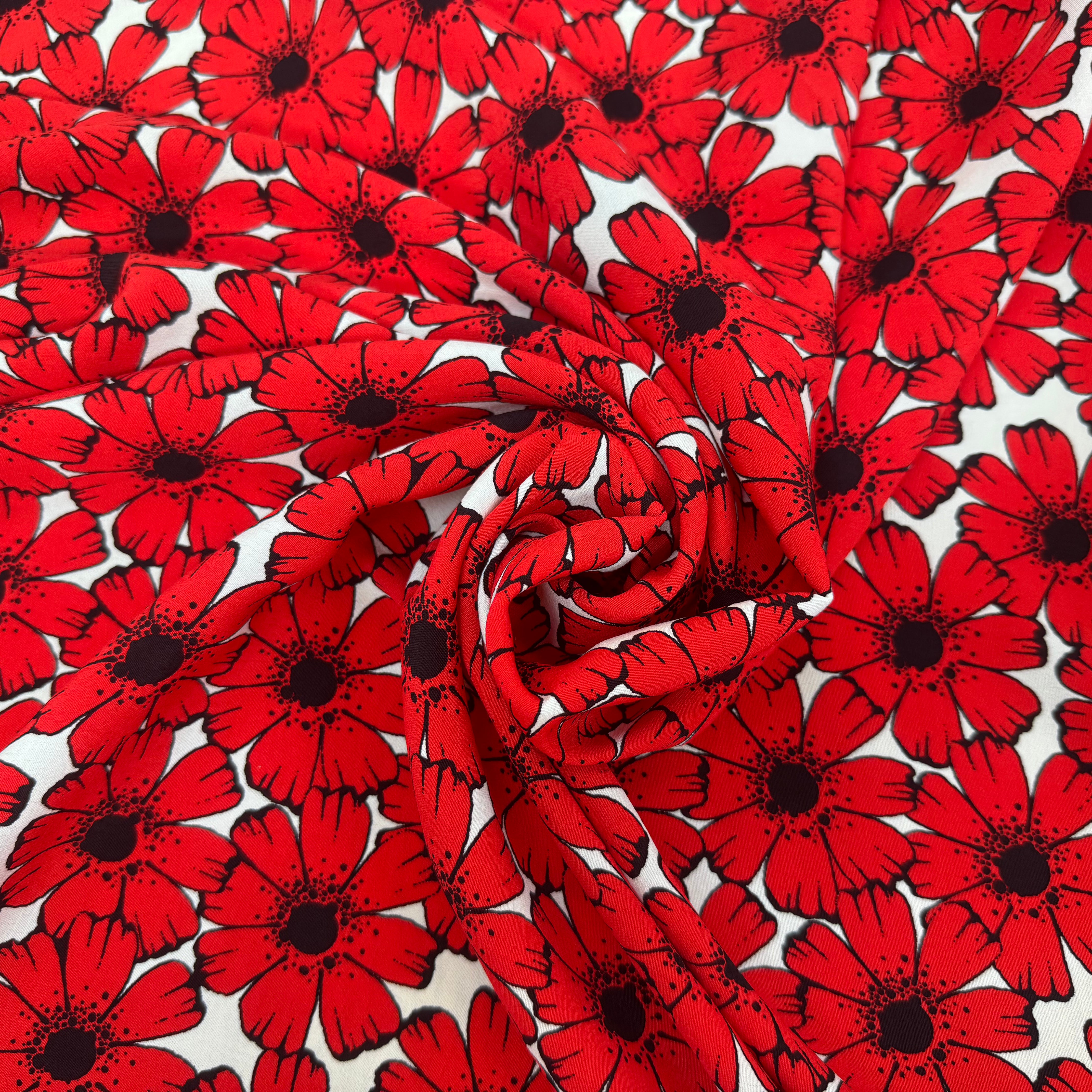 CREPE MAROCAIN VISCOSE FOND BLANC MOTIFS FLEURS DU BONHEUR JAPON ROUGE - My Little Coupon