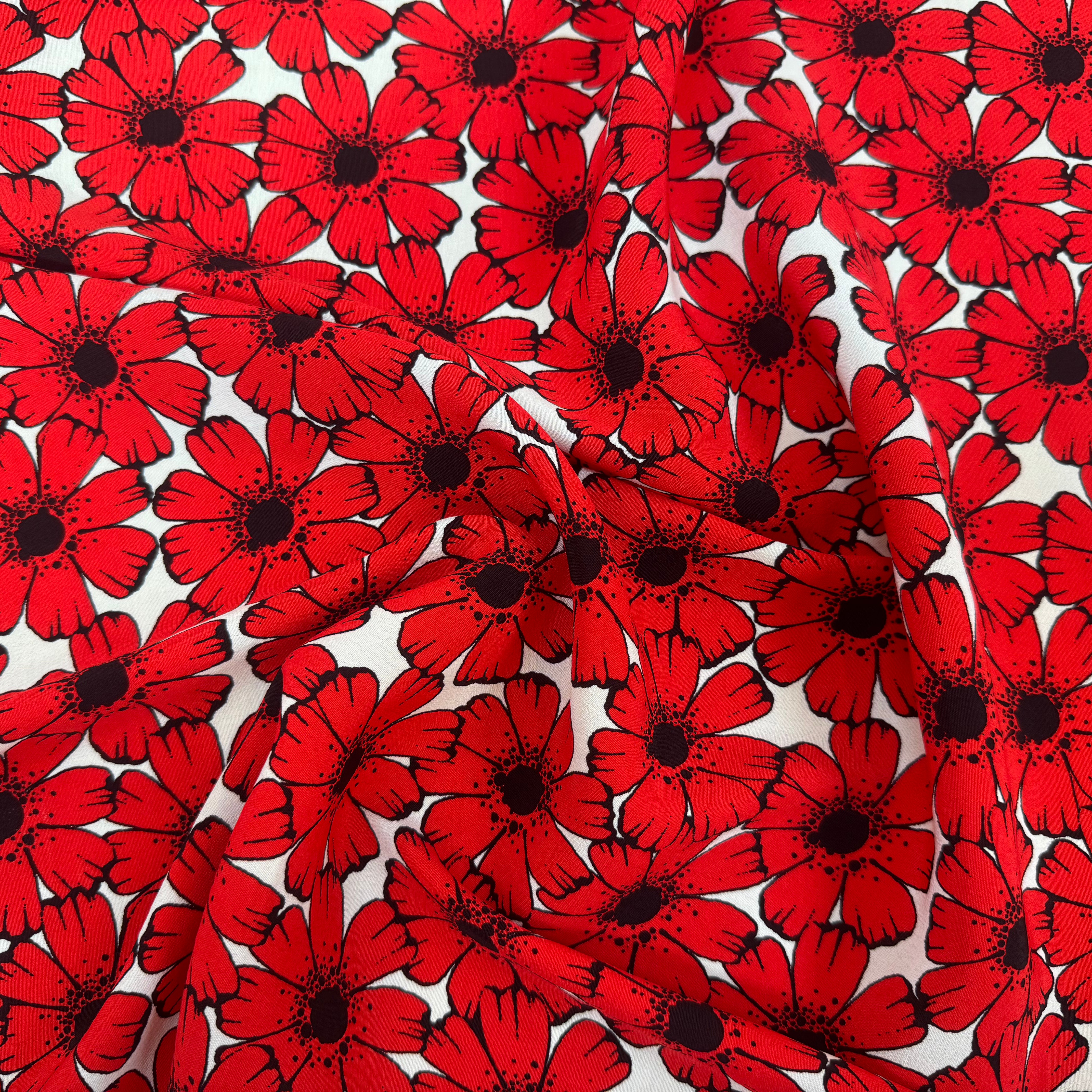 CREPE MAROCAIN VISCOSE FOND BLANC MOTIFS FLEURS DU BONHEUR JAPON ROUGE - My Little Coupon