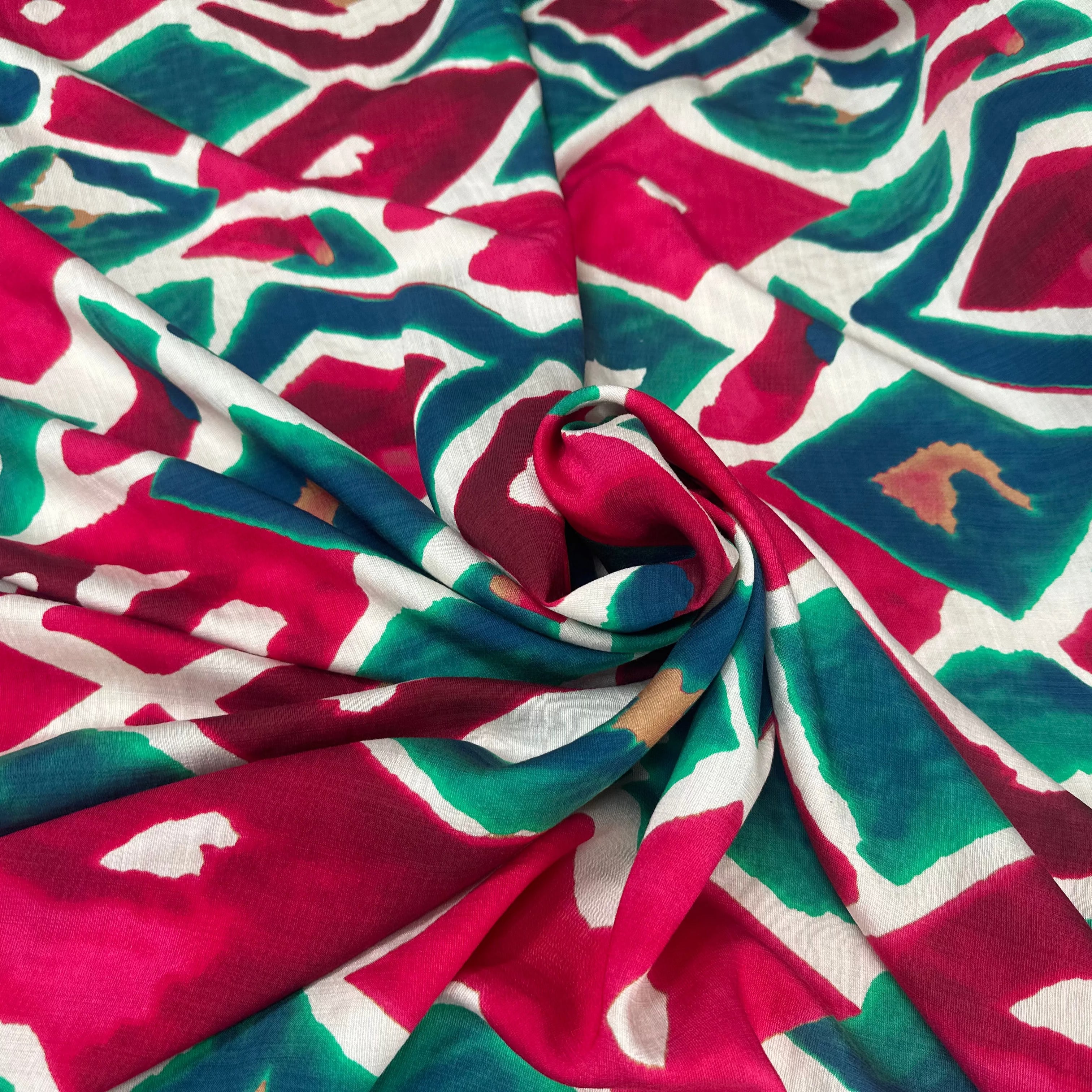 CREPE MAROCAIN VISCOSEE GÉOMÉTRIE LOVE & BLUE - My Little Coupon