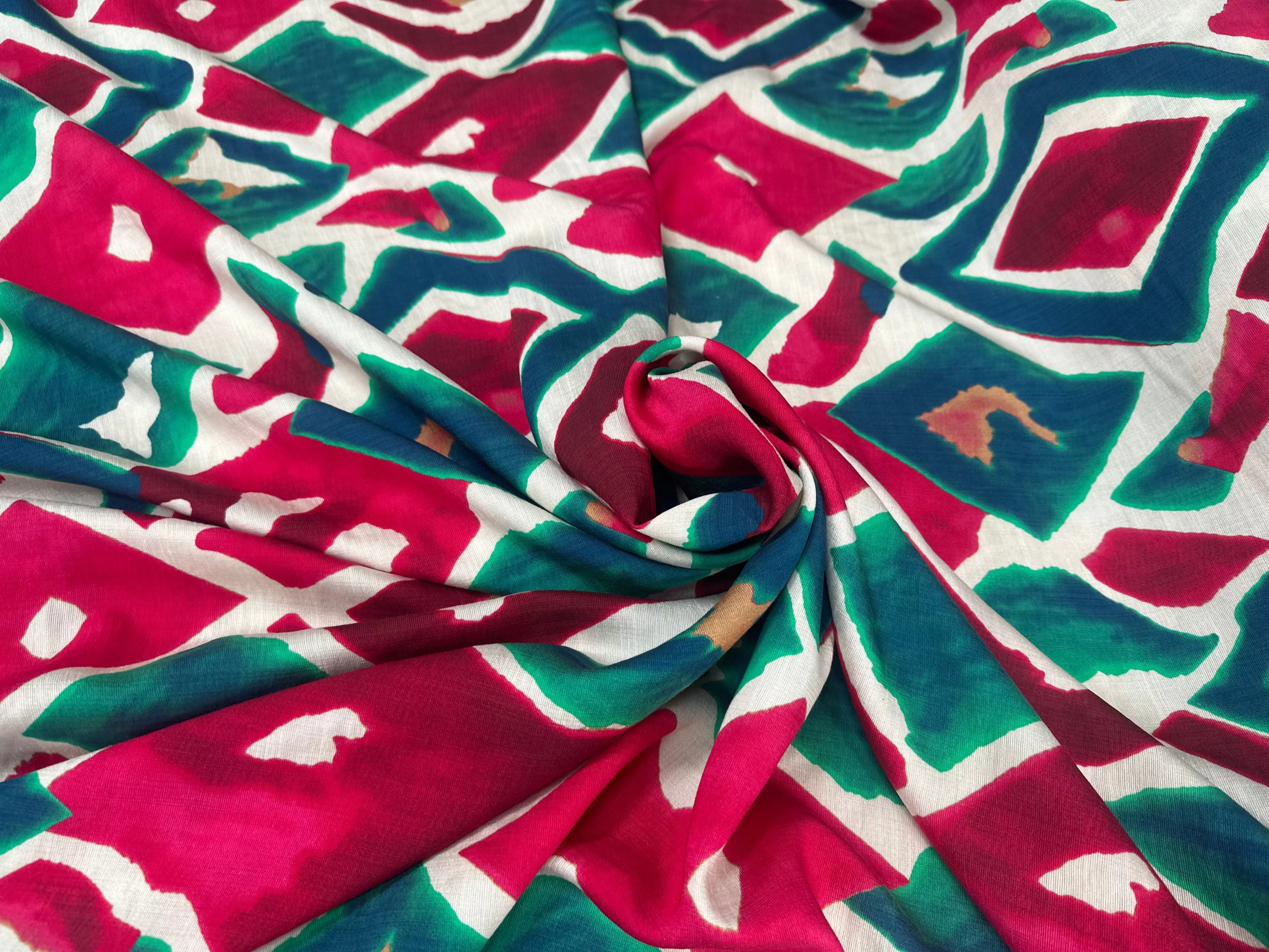 CREPE MAROCAIN VISCOSEE GÉOMÉTRIE LOVE & BLUE - My Little Coupon