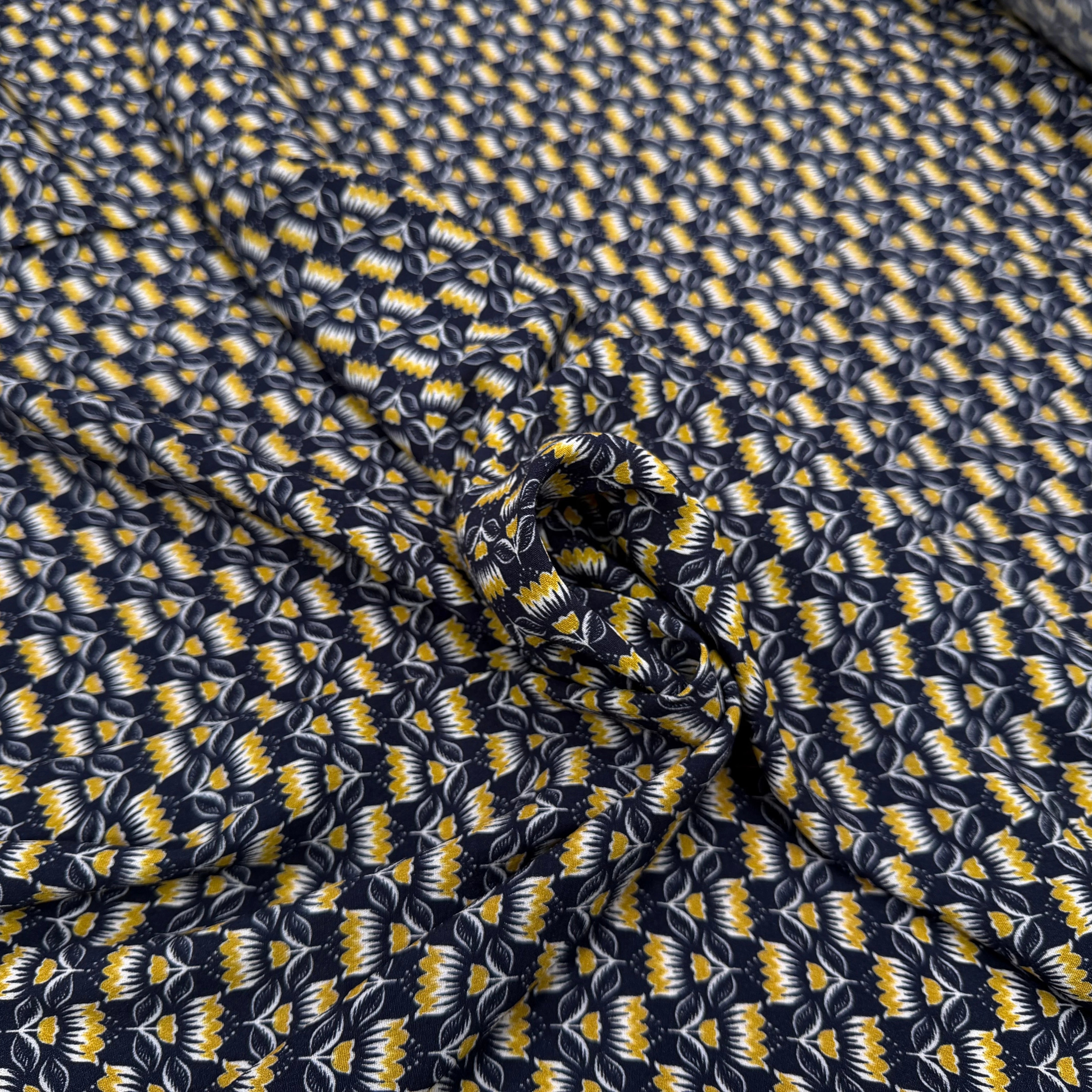 CREPE MAROCAIN VISCOSE QUALITÉ COMO MARINE FLORALIE JAUNE - My Little Coupon