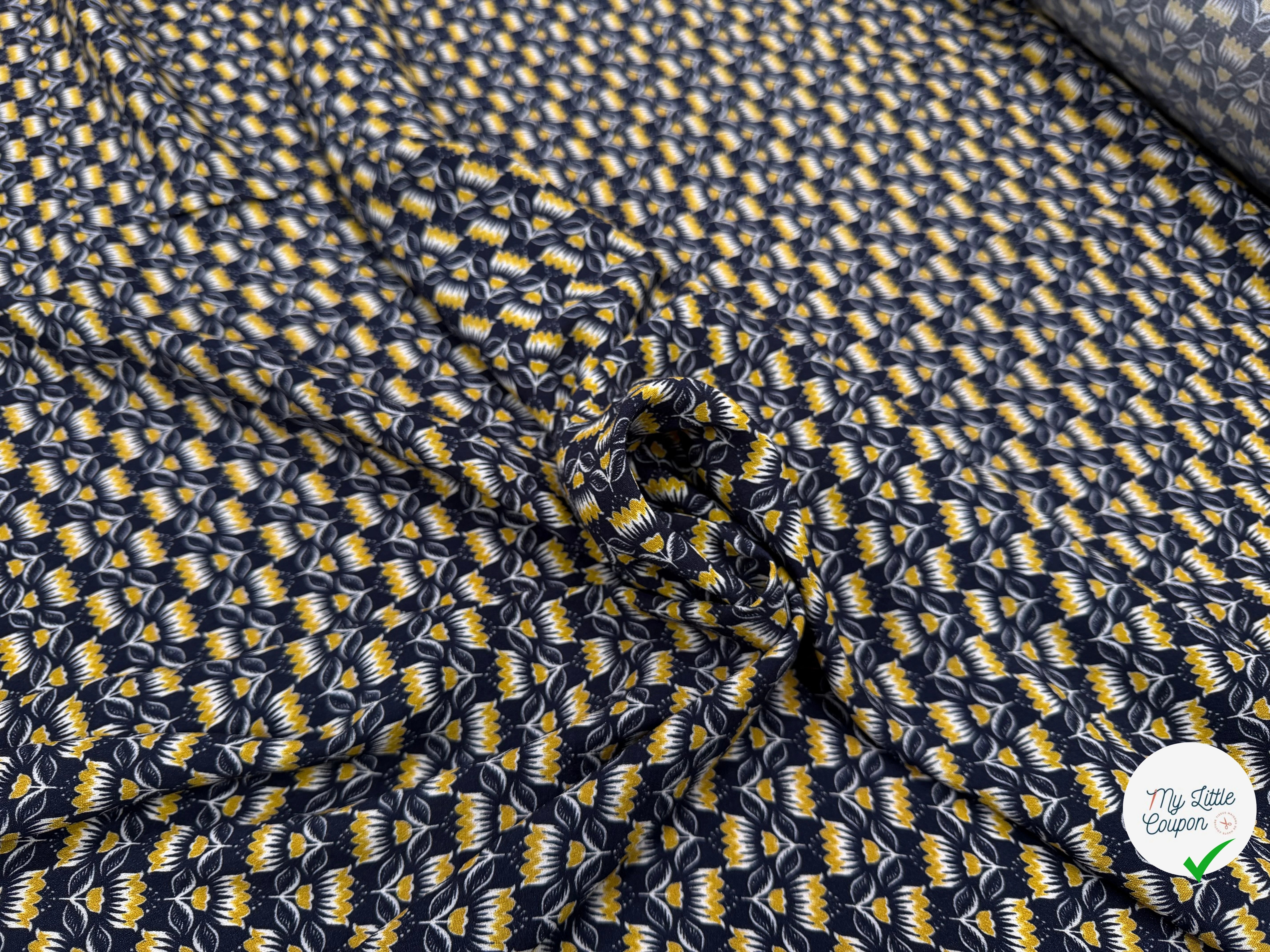 CREPE MAROCAIN VISCOSE QUALITÉ COMO MARINE FLORALIE JAUNE - My Little Coupon