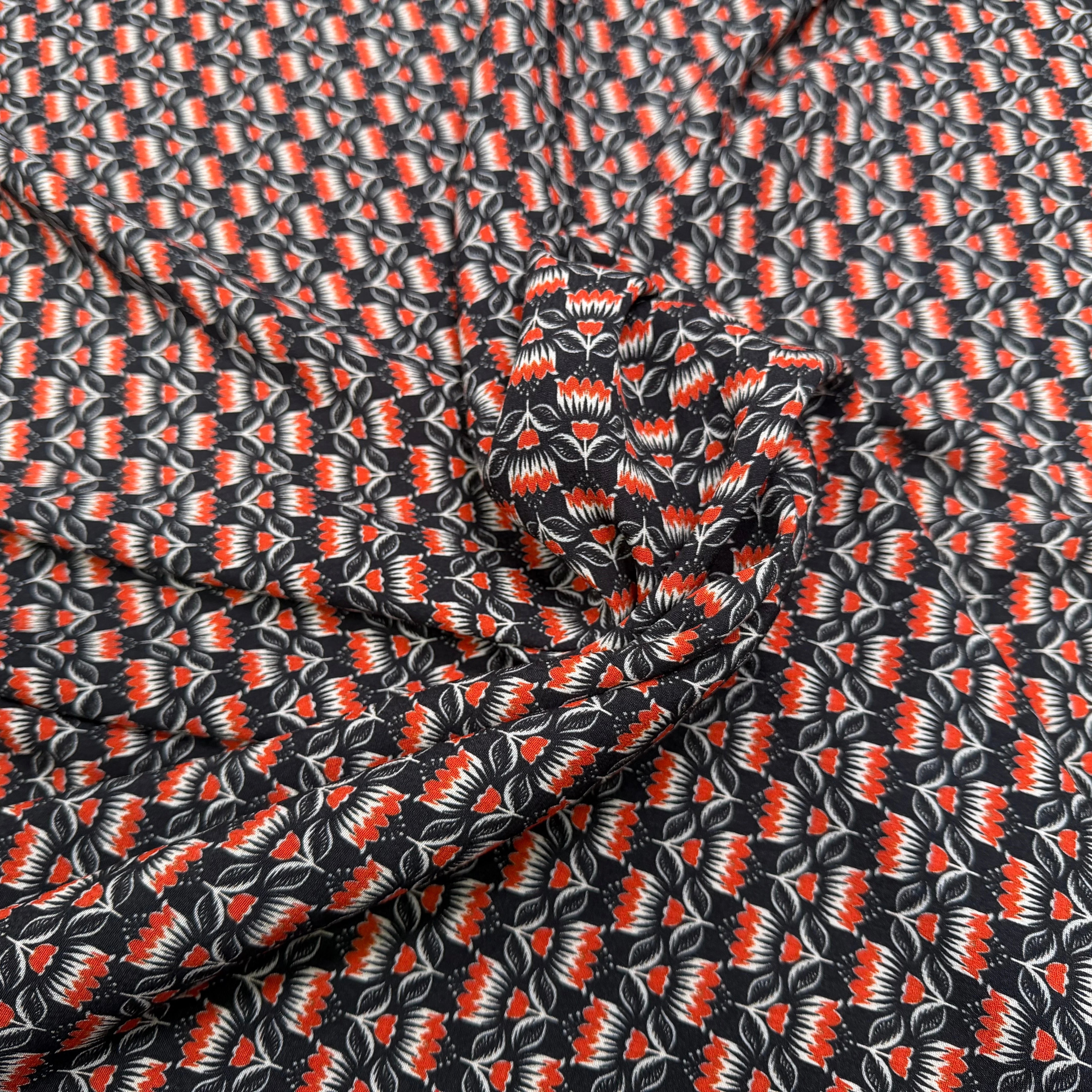 CREPE MAROCAIN VISCOSE QUALITÉ COMO NOIR FLORALIE ORANGE - My Little Coupon
