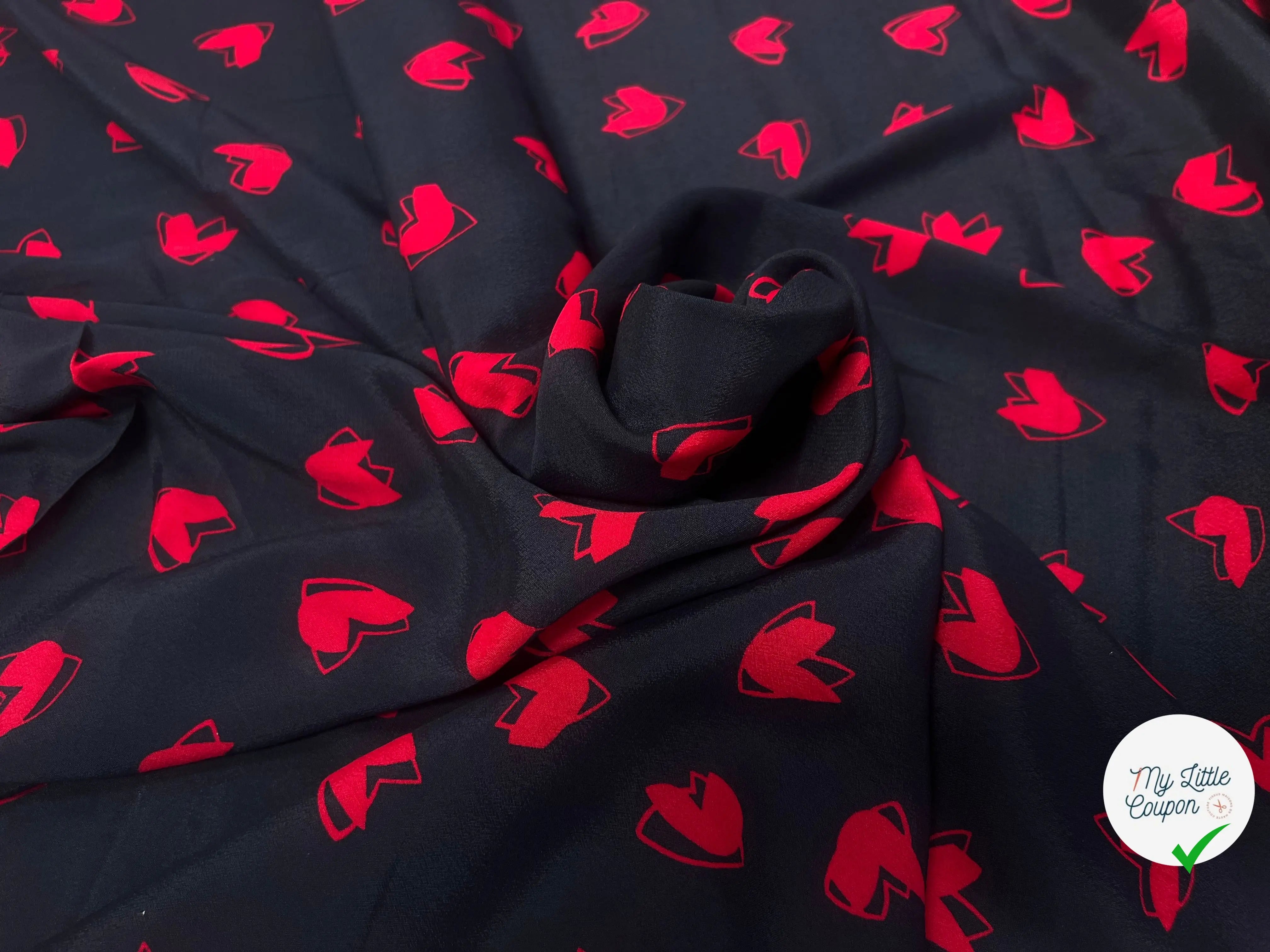 CREPE MAROCAIN VISCOSE SATINÉ ROUGE ET NOIR COEUR - My Little Coupon