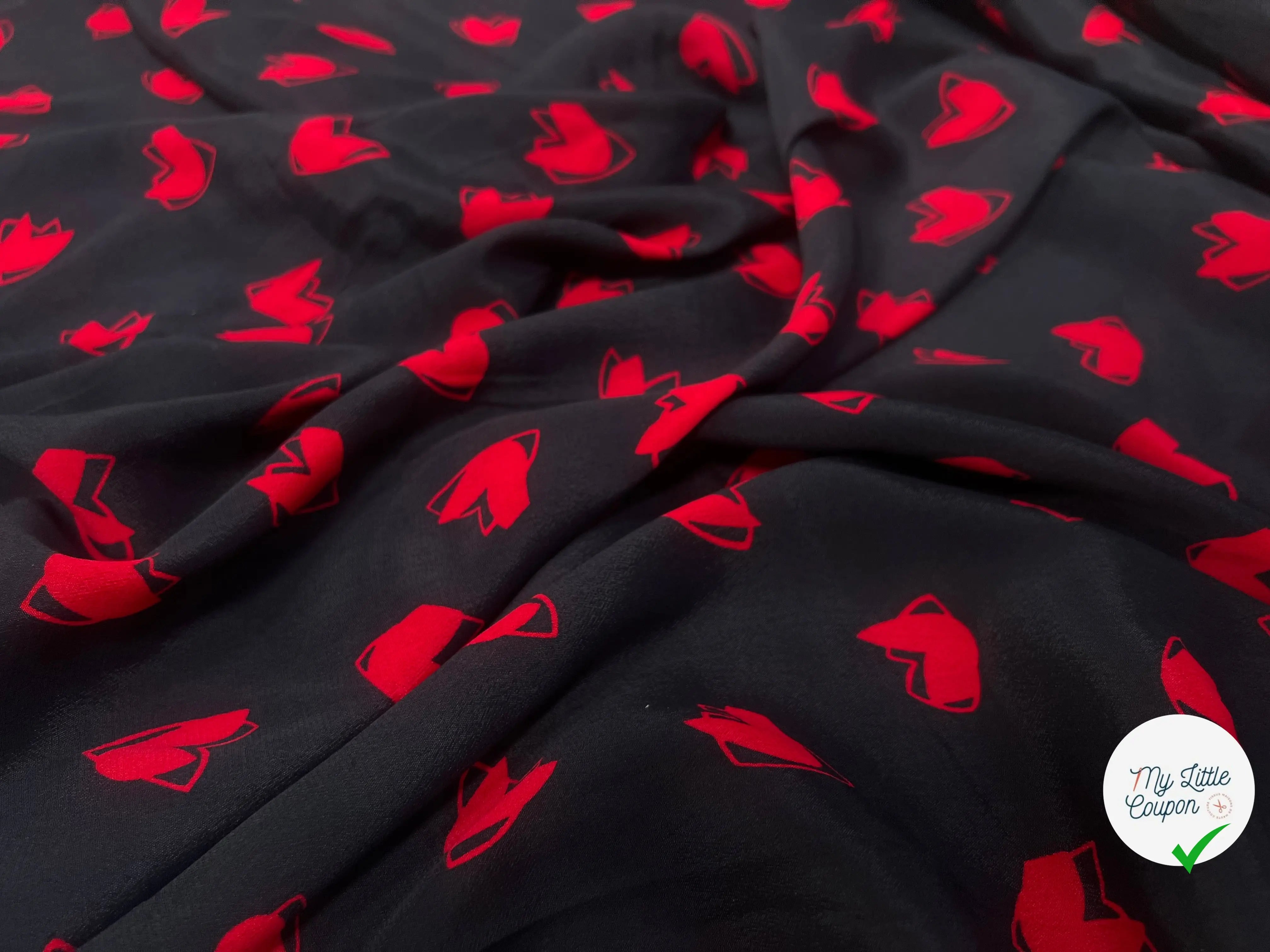CREPE MAROCAIN VISCOSE SATINÉ ROUGE ET NOIR COEUR - My Little Coupon
