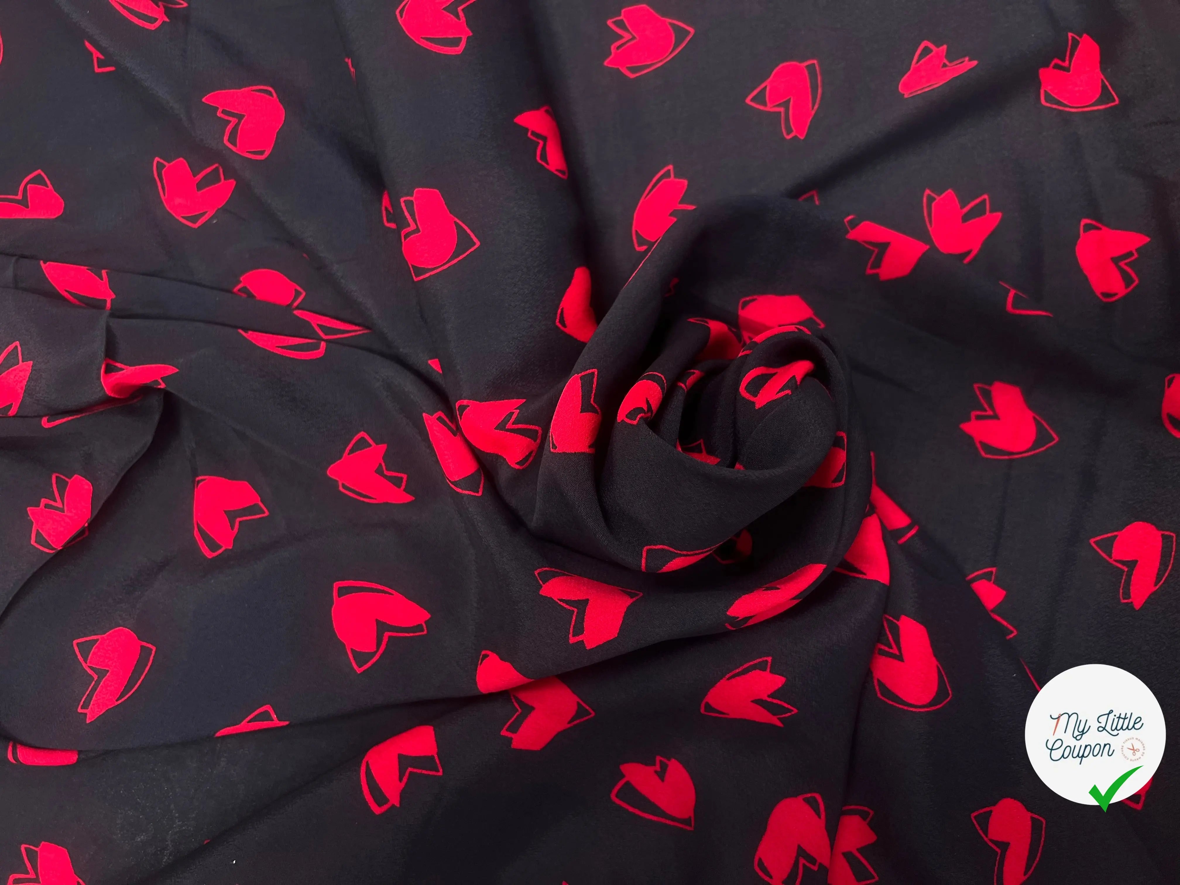 CREPE MAROCAIN VISCOSE SATINÉ ROUGE ET NOIR COEUR - My Little Coupon