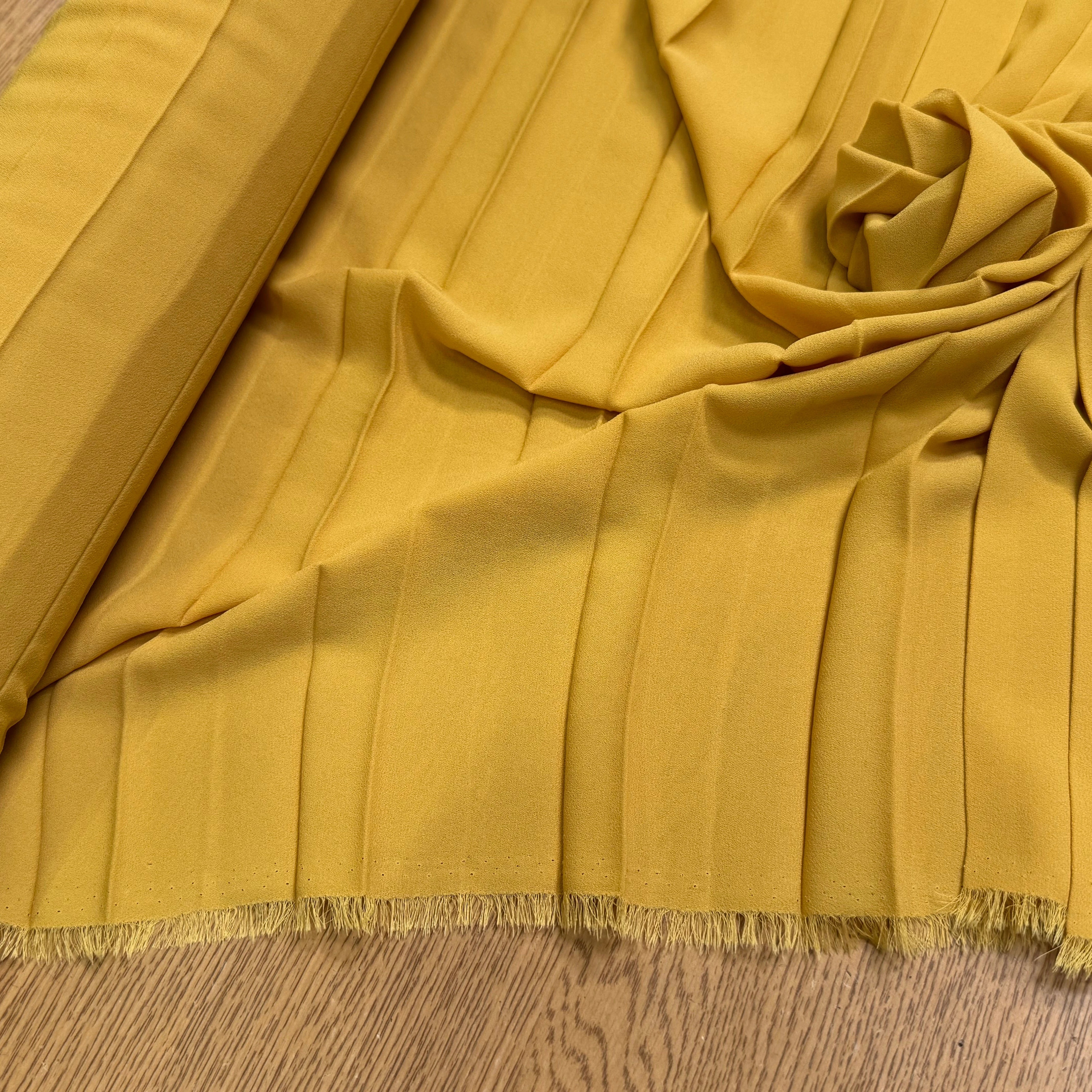 CREPE PLISSÉ FLUIDE JAUNE MOUTARD - My Little Coupon