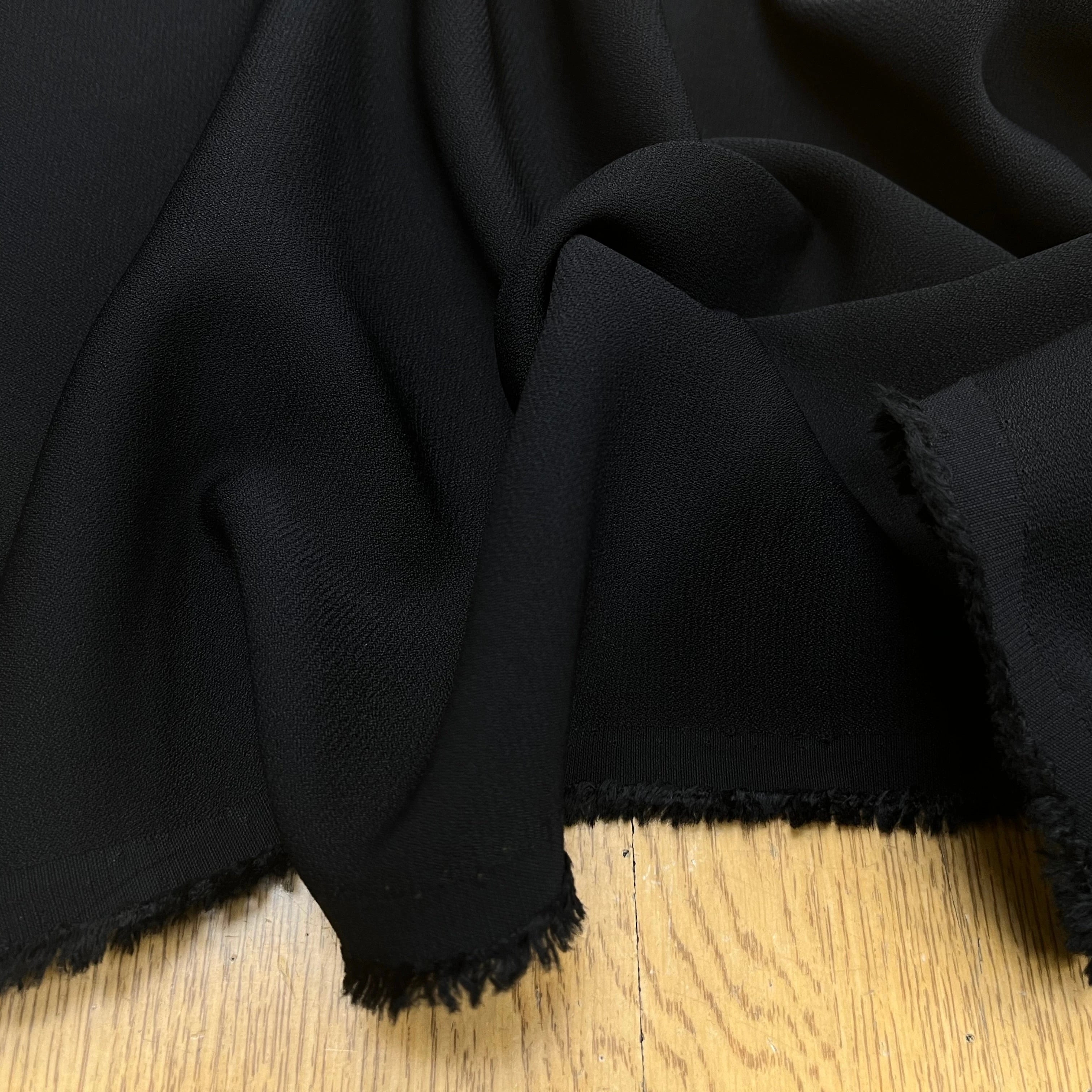 CREPE POLYESTER FLUIDE NOIR 140CM - My Little Coupon